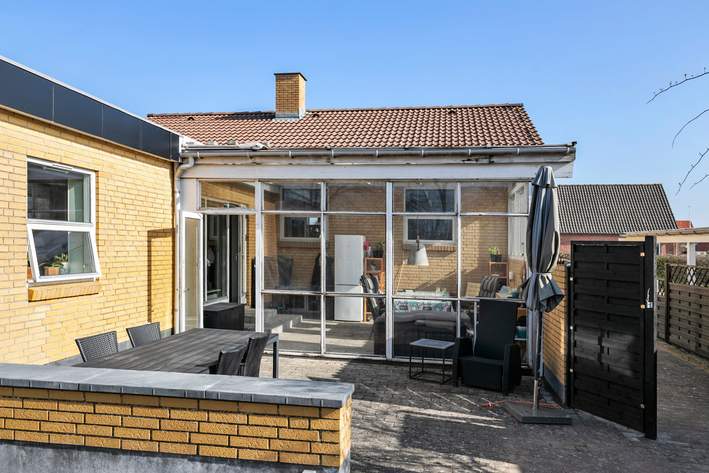 Fremhævet terrasse billede i fuldskærmstilstand. Billede af Sommervænget 3, 9700 Brønderslev