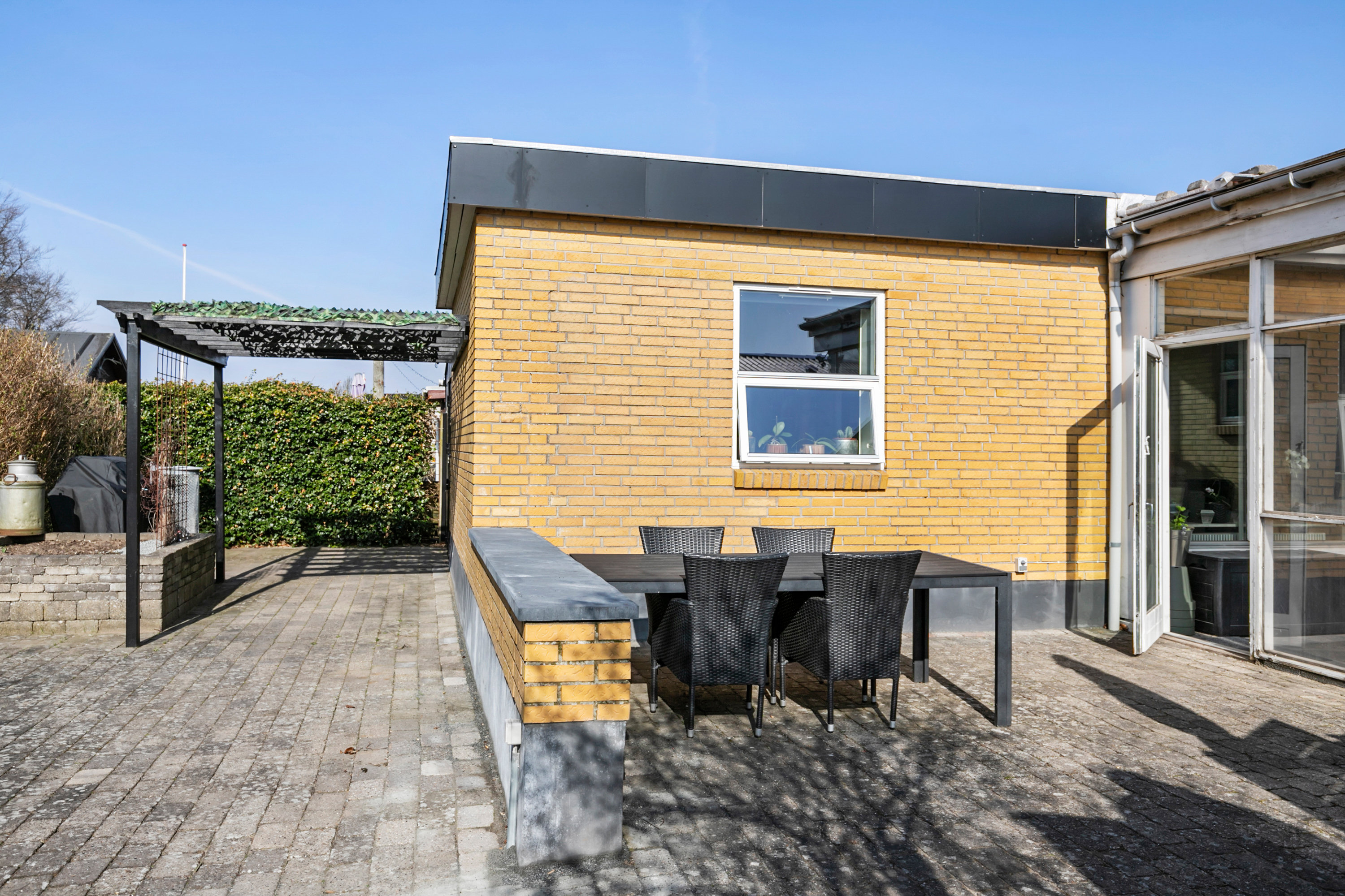 Fremhævet terrasse billede i fuldskærmstilstand. Billede af Sommervænget 3, 9700 Brønderslev