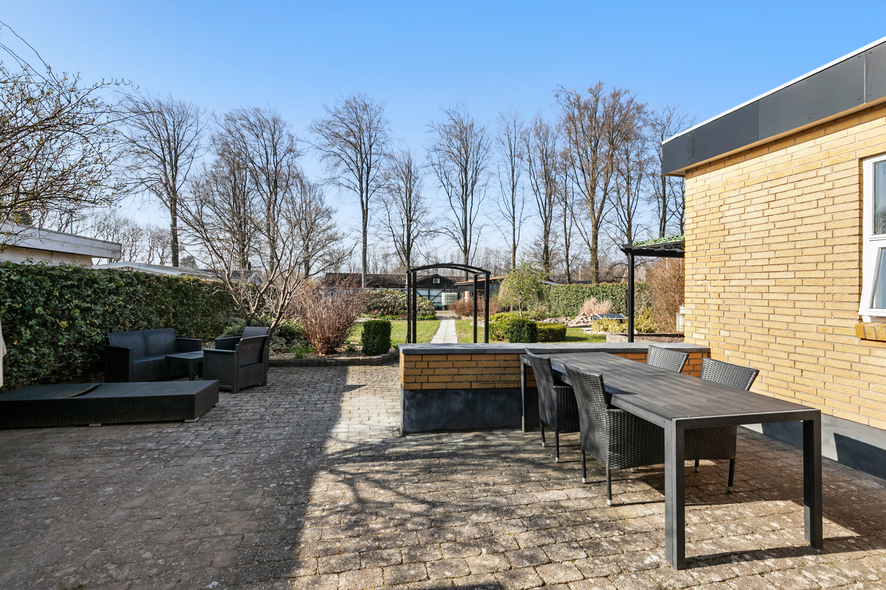 Fremhævet terrasse billede i fuldskærmstilstand. Billede af Sommervænget 3, 9700 Brønderslev