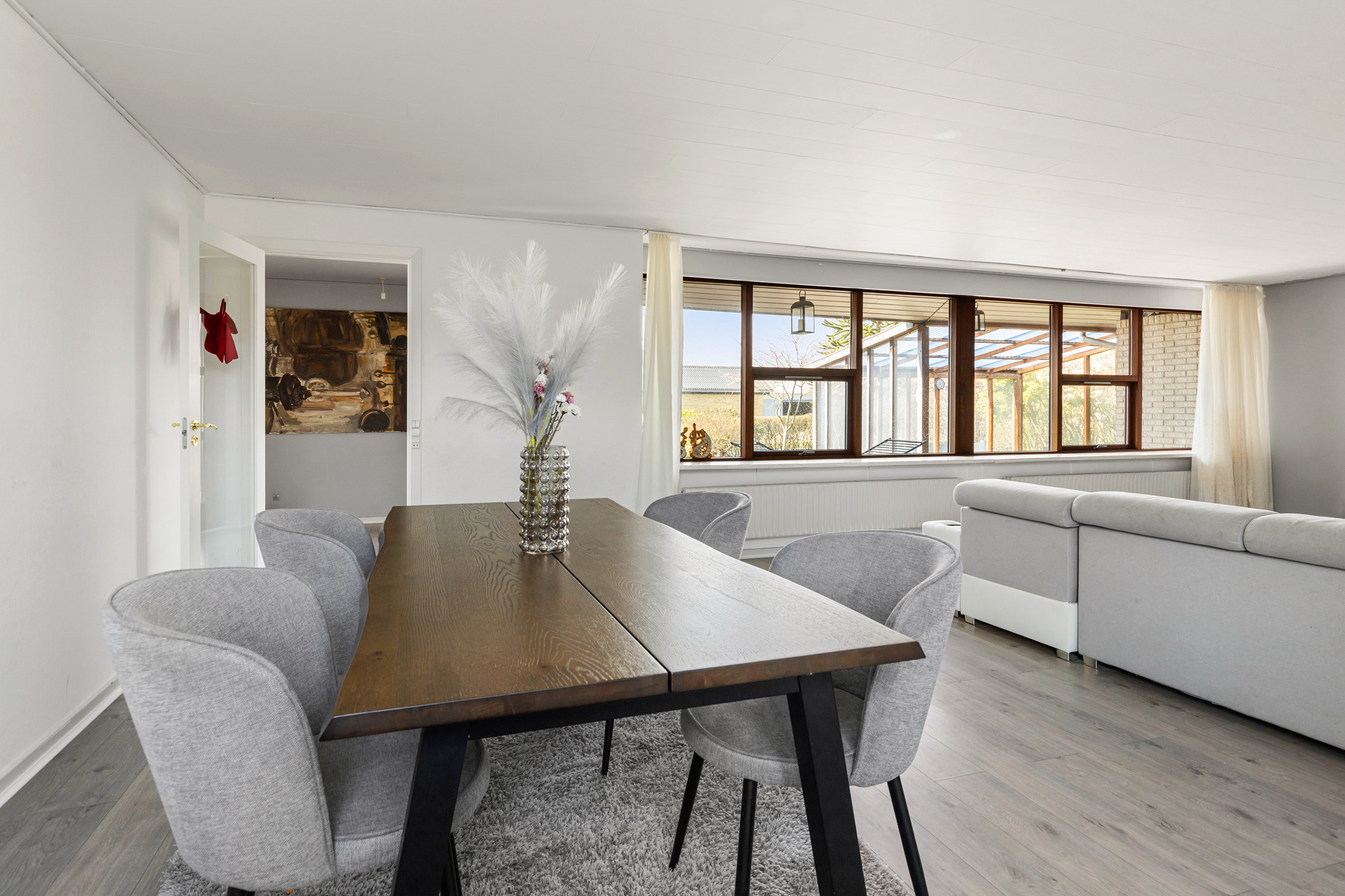 Fremhævet stue billede i fuldskærmstilstand. Billede af Snehvidevej 4, 9700 Brønderslev