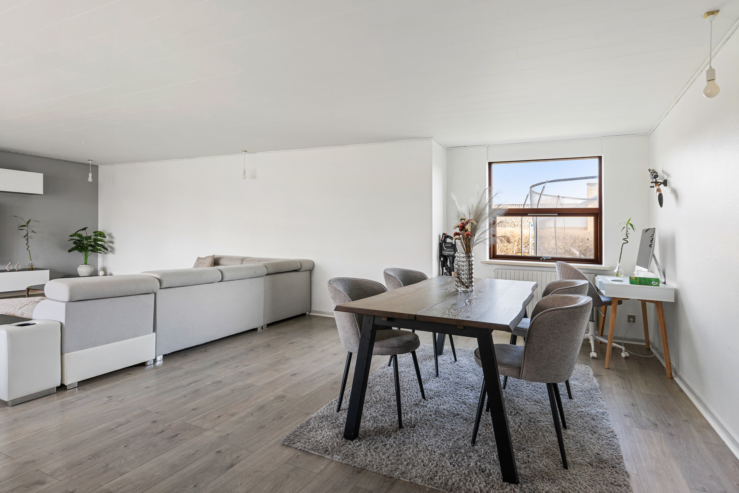 Fremhævet stue billede i fuldskærmstilstand. Billede af Snehvidevej 4, 9700 Brønderslev