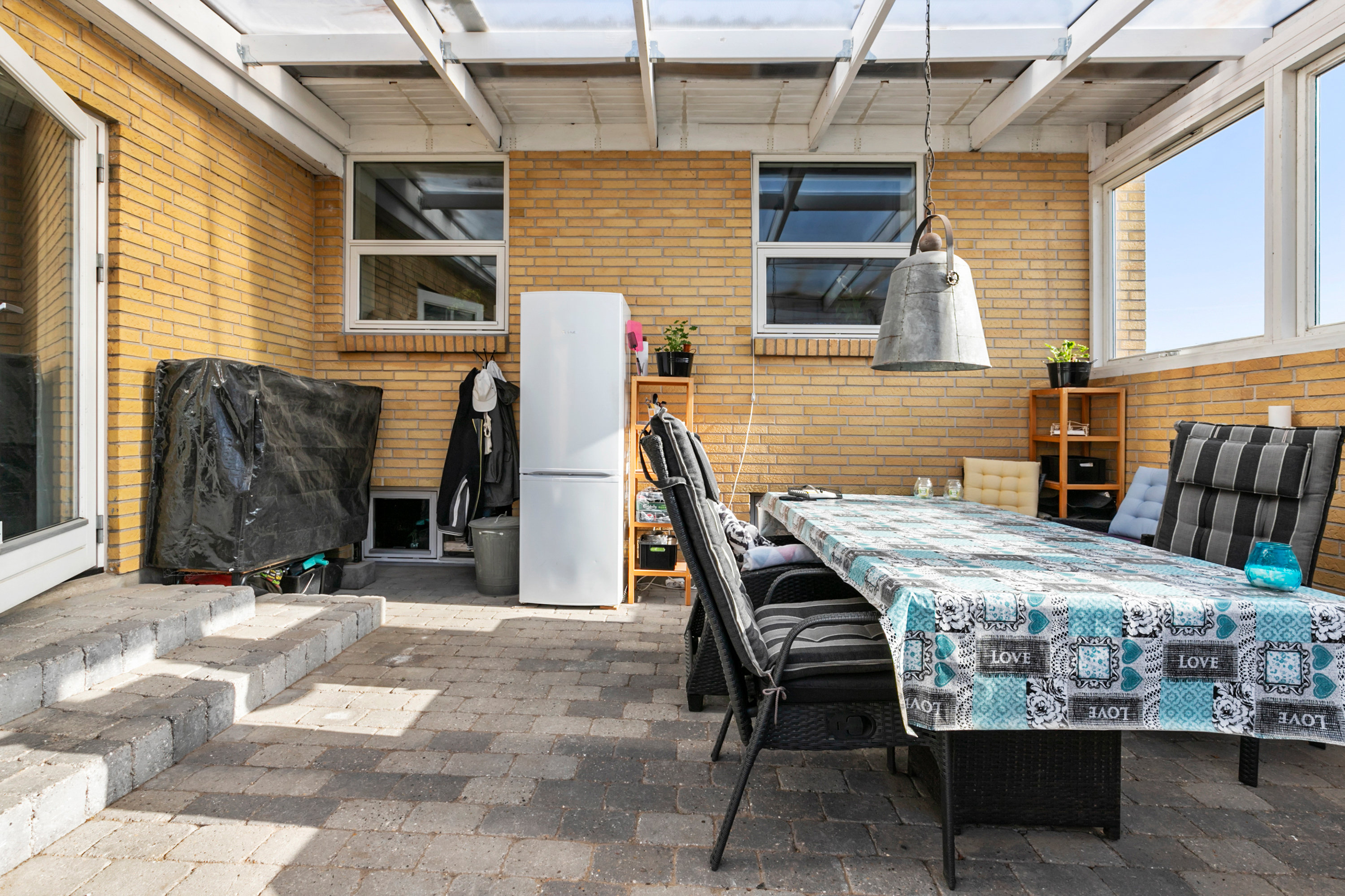 Fremhævet overdækket terrasse billede i fuldskærmstilstand. Billede af Sommervænget 3, 9700 Brønderslev