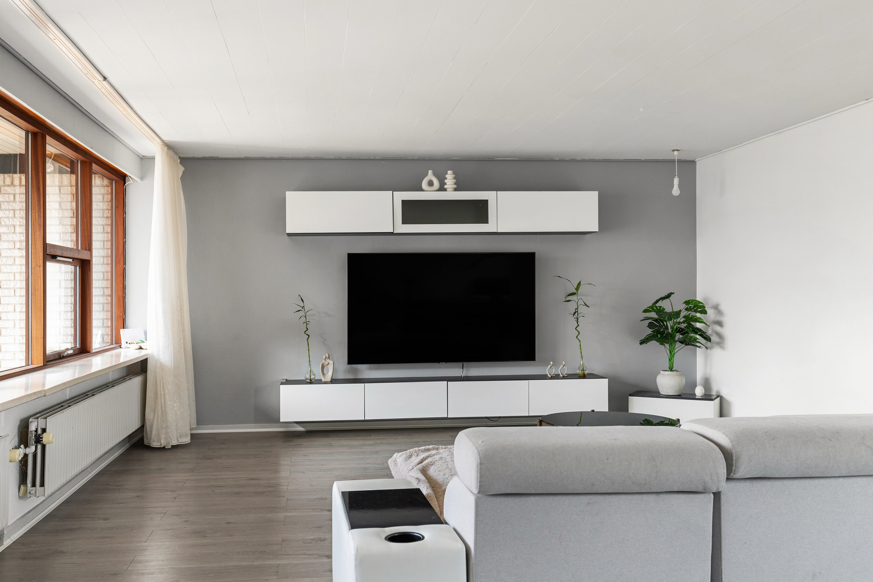 Fremhævet stue billede i fuldskærmstilstand. Billede af Snehvidevej 4, 9700 Brønderslev