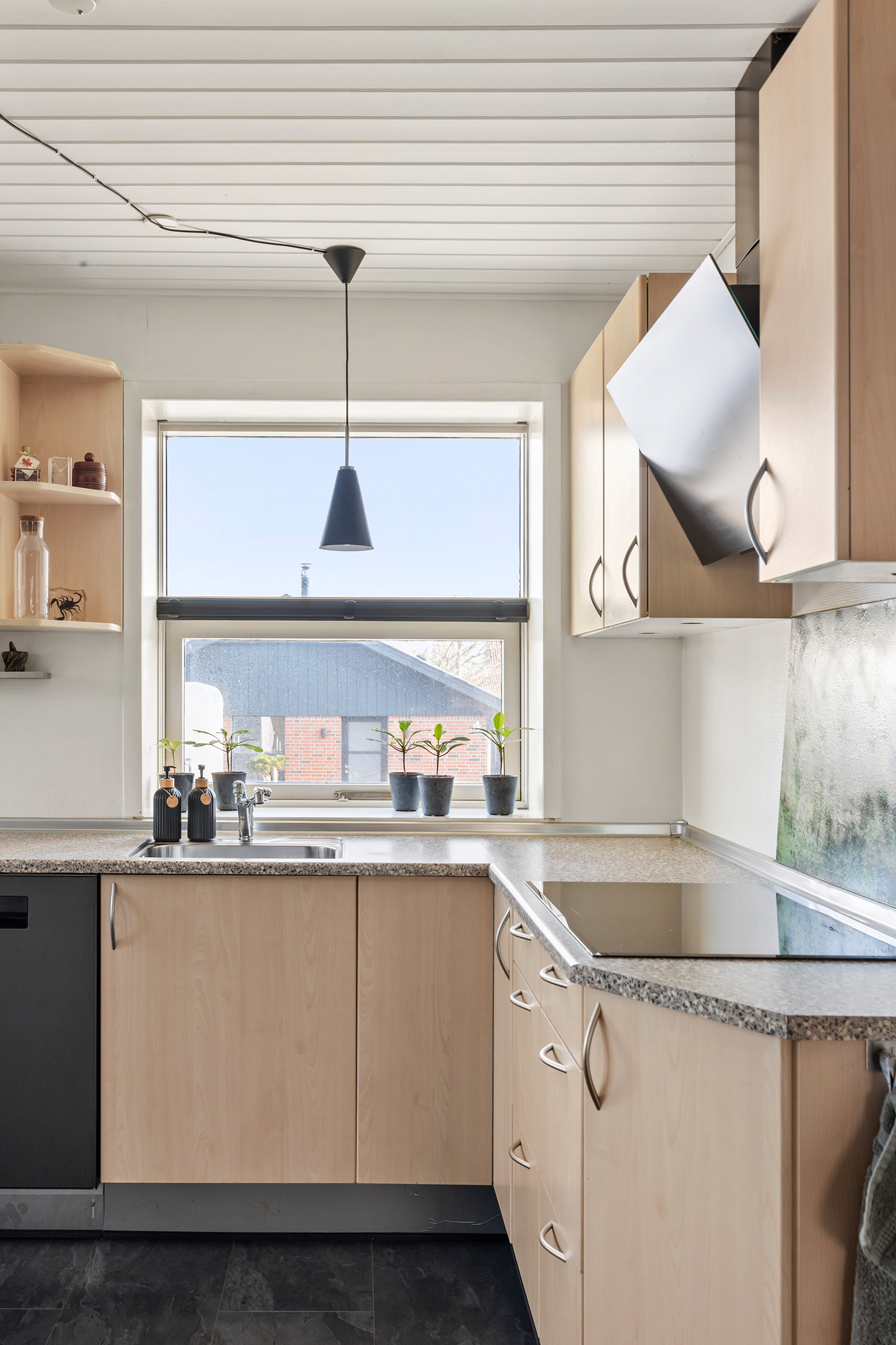 Fremhævet køkken billede i fuldskærmstilstand. Billede af Sommervænget 3, 9700 Brønderslev