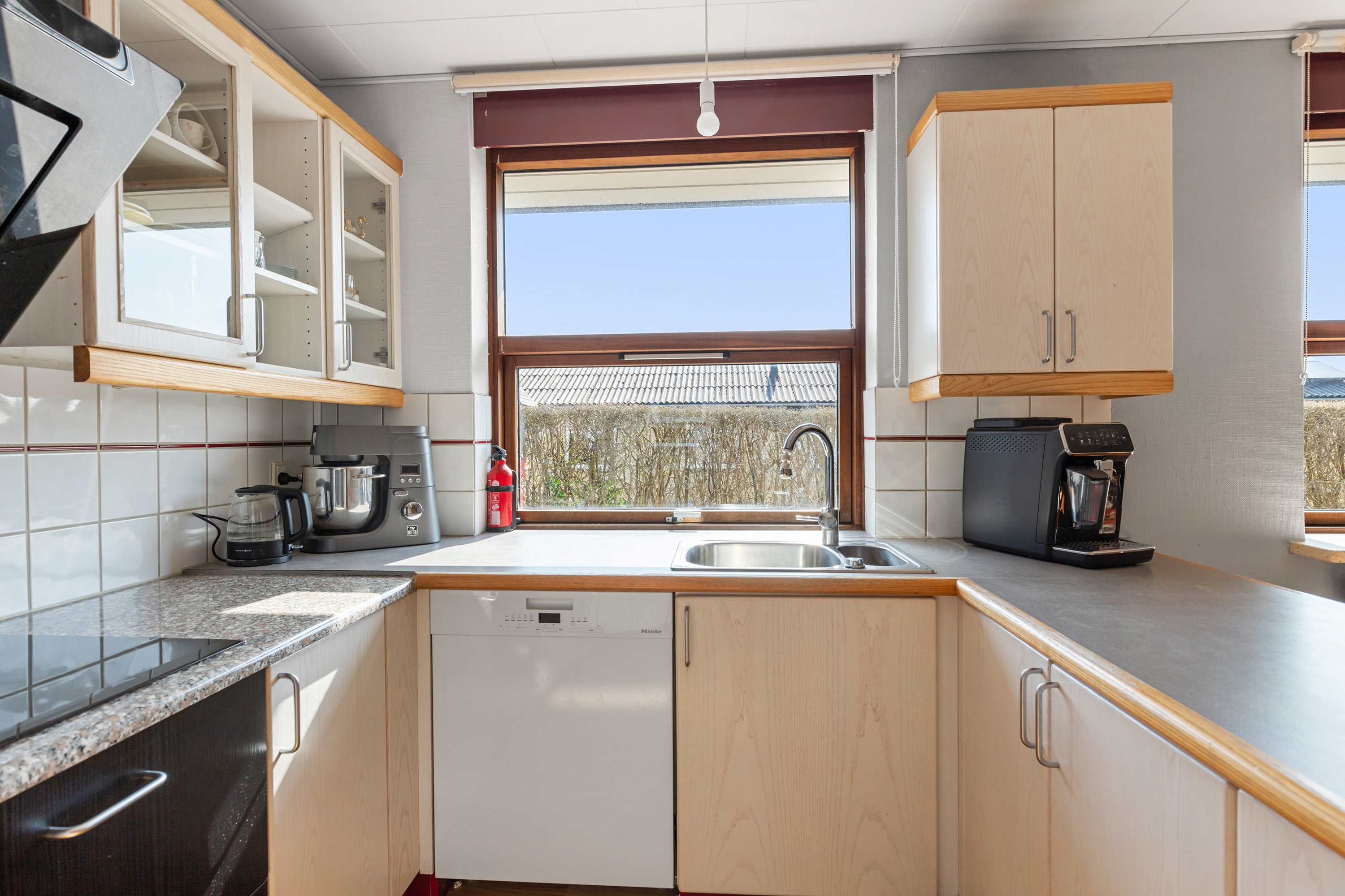 Fremhævet køkken billede i fuldskærmstilstand. Billede af Snehvidevej 4, 9700 Brønderslev