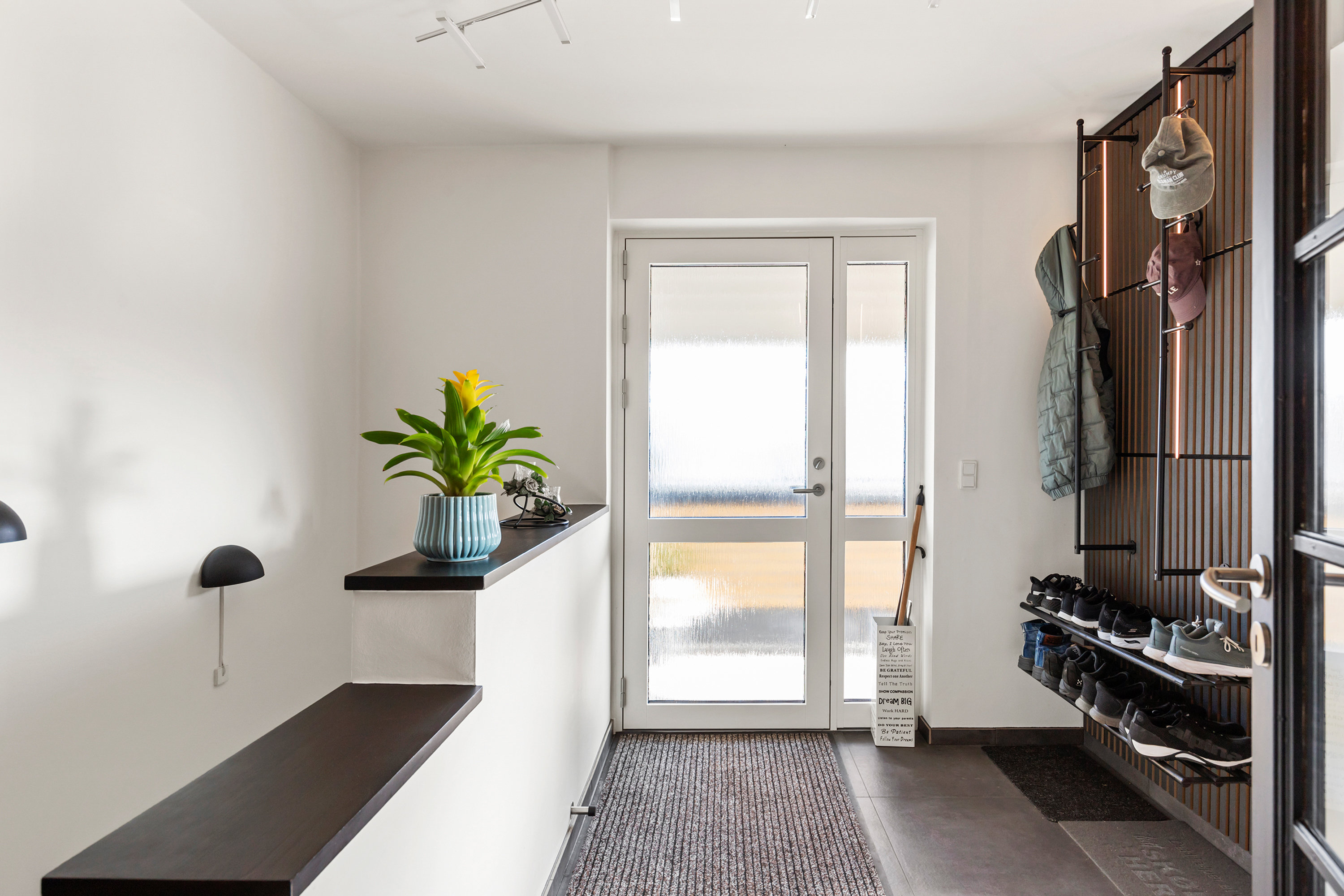 Fremhævet entré billede i fuldskærmstilstand. Billede af Sommervænget 3, 9700 Brønderslev