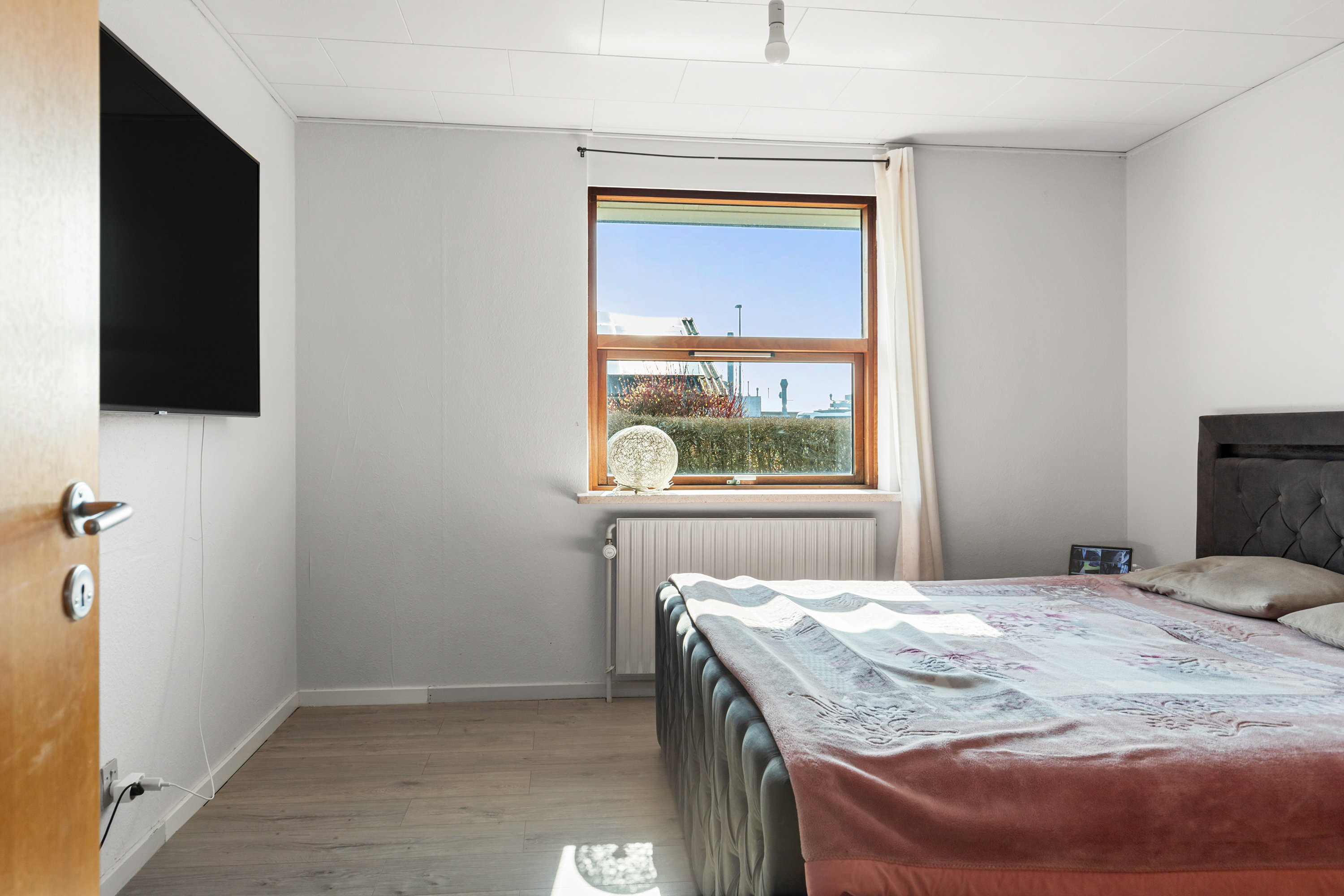 Fremhævet soveværelse billede i fuldskærmstilstand. Billede af Snehvidevej 4, 9700 Brønderslev