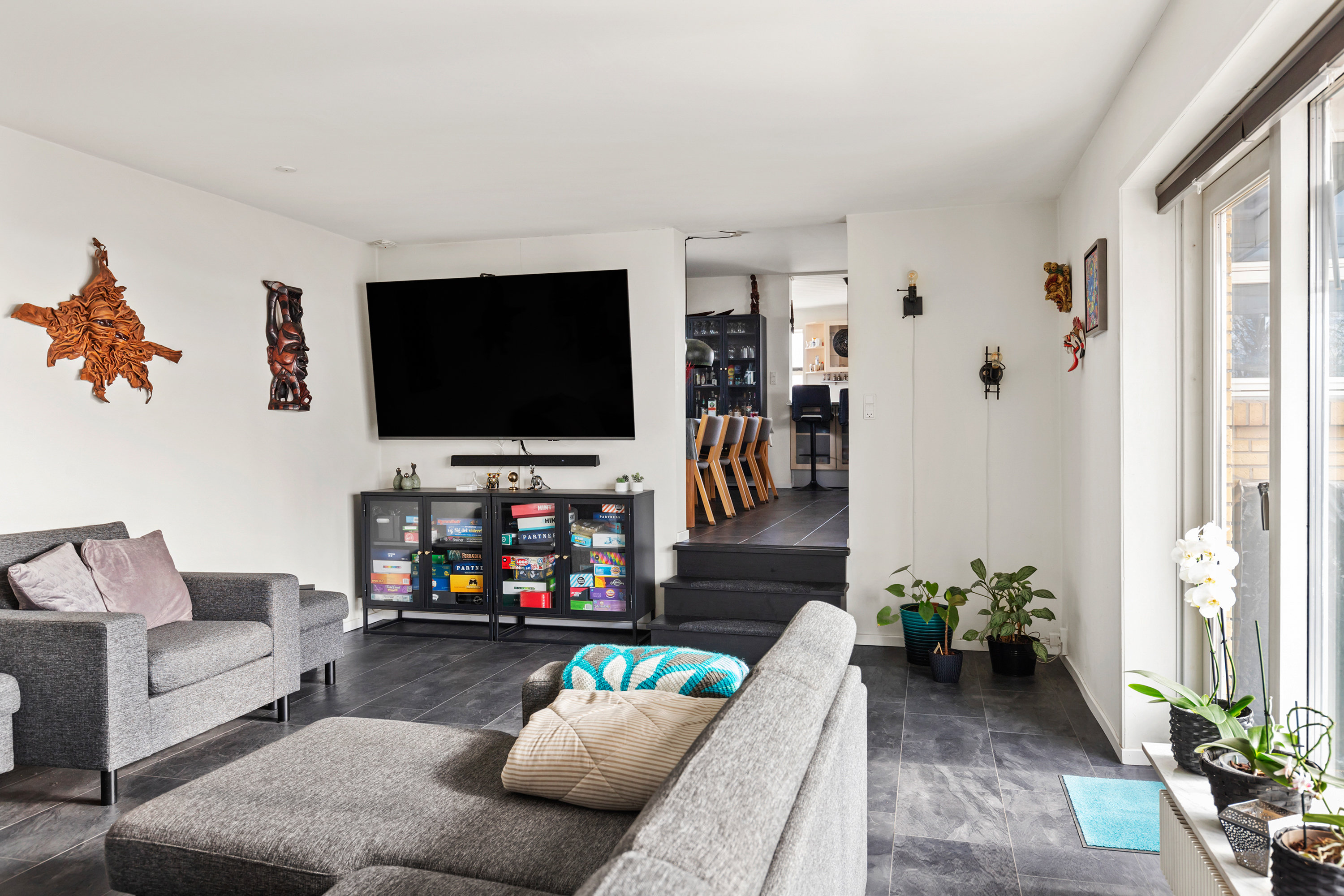 Fremhævet stue billede i fuldskærmstilstand. Billede af Sommervænget 3, 9700 Brønderslev