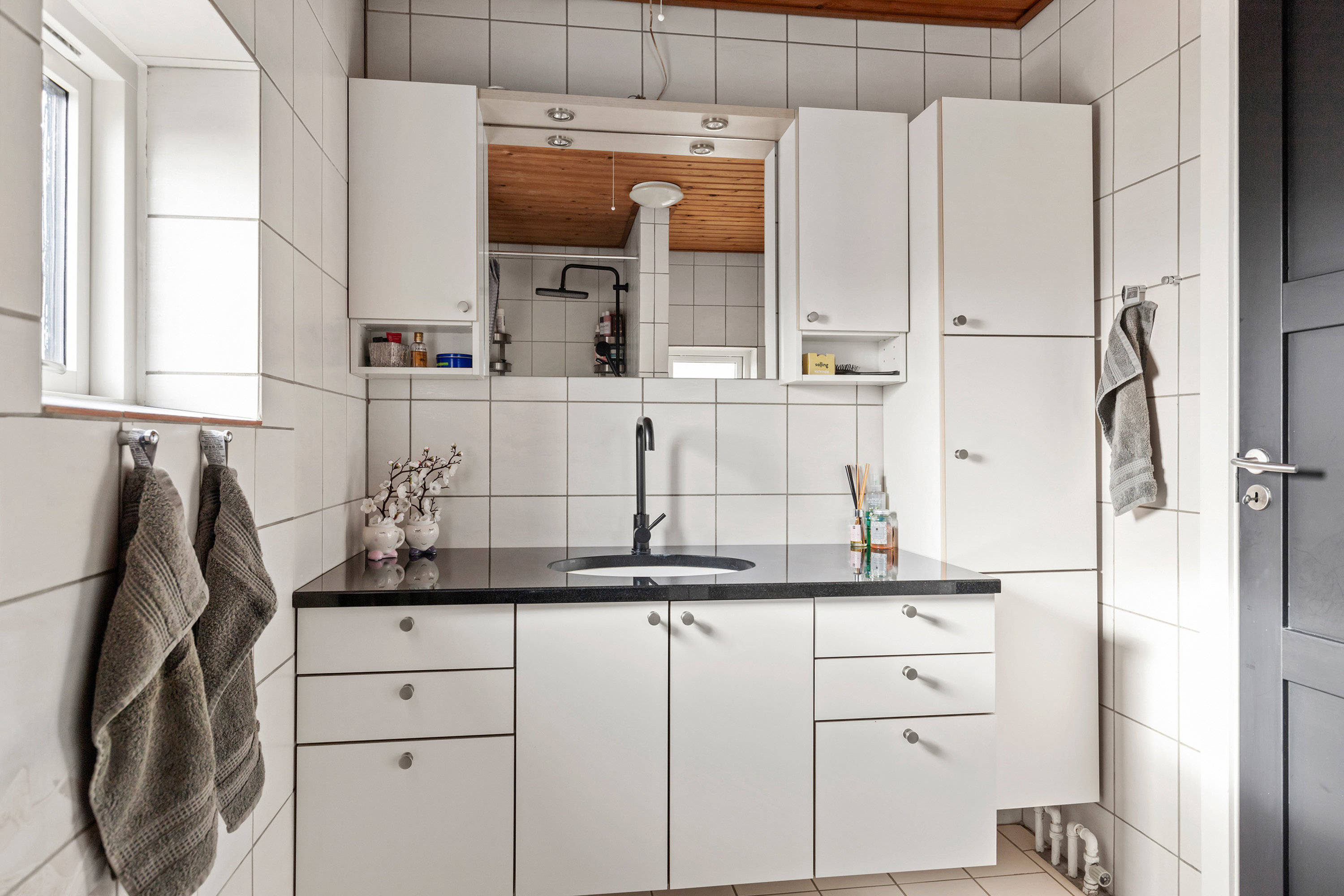 Fremhævet badeværelse billede i fuldskærmstilstand. Billede af Sommervænget 3, 9700 Brønderslev