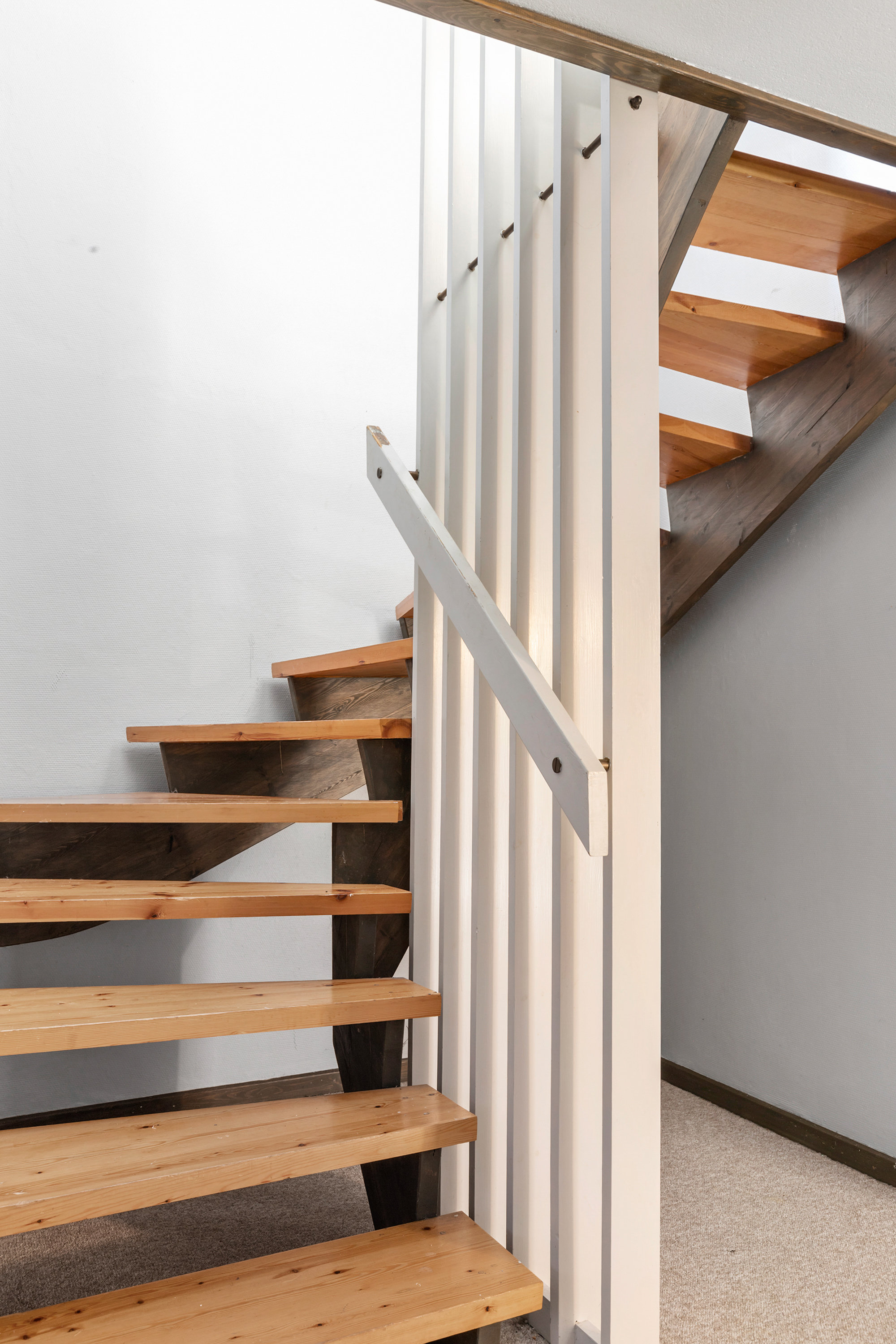 Fremhævet trappe billede i fuldskærmstilstand. Billede af Snehvidevej 4, 9700 Brønderslev