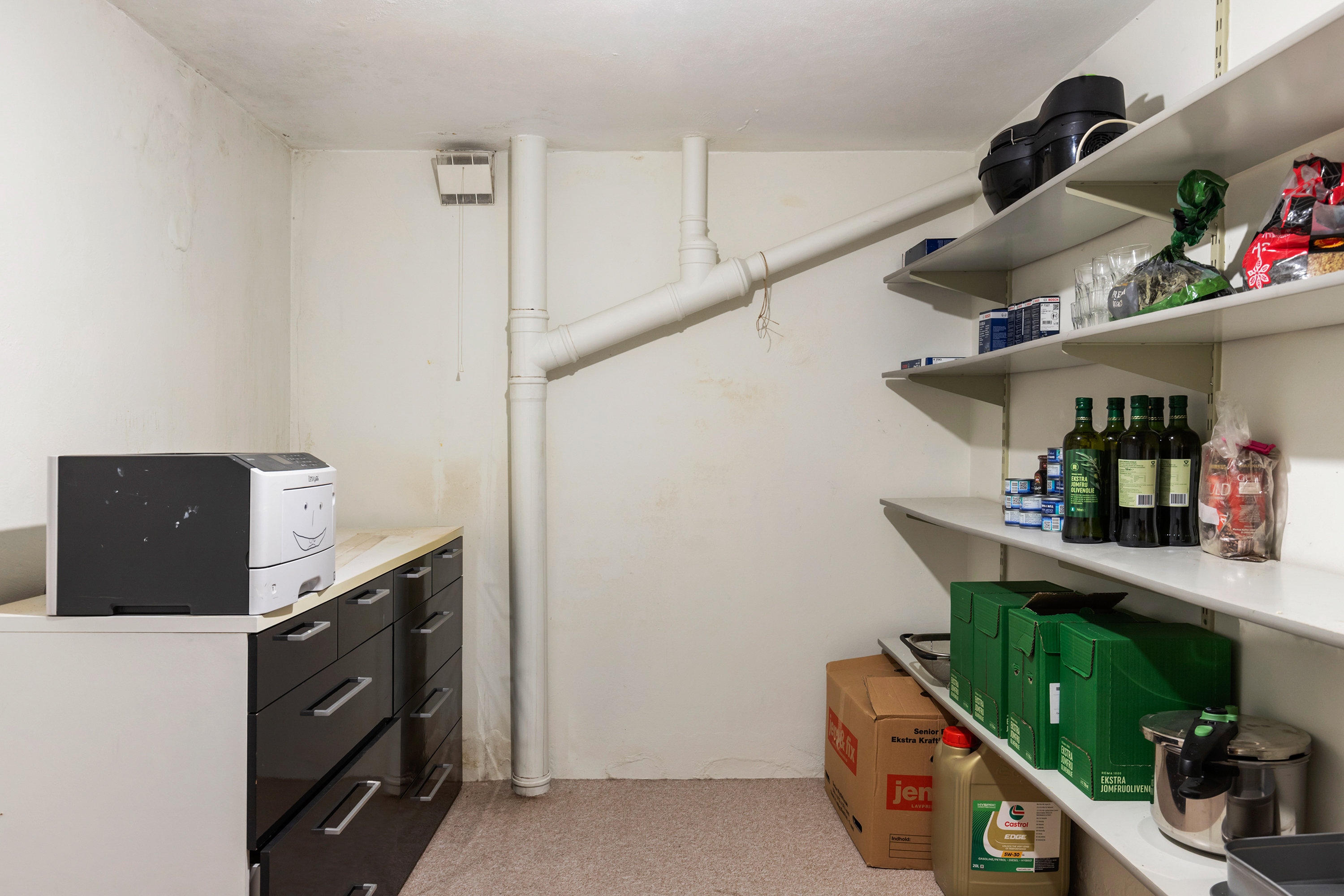 Fremhævet viktualierum billede i fuldskærmstilstand. Billede af Snehvidevej 4, 9700 Brønderslev