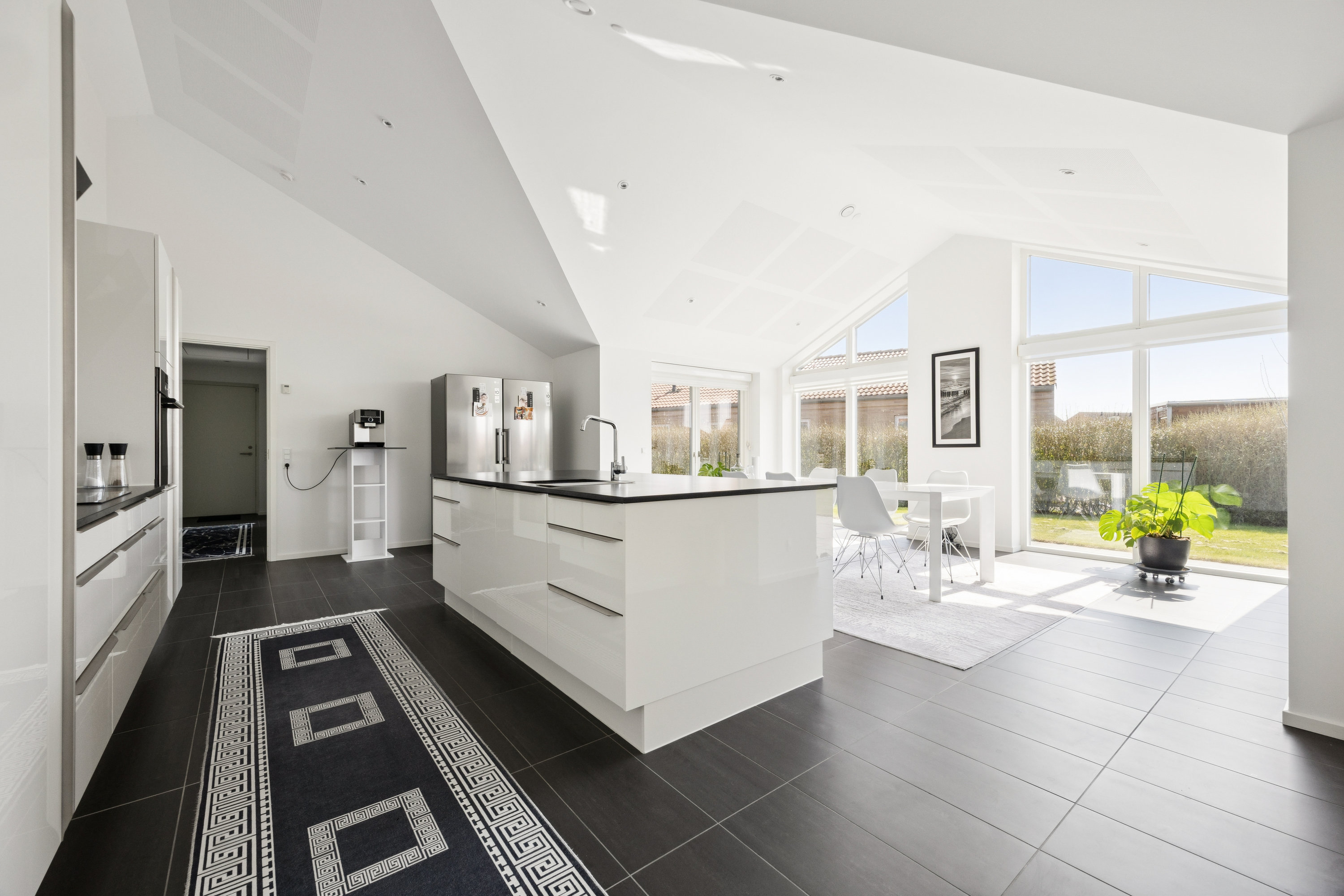 Fremhævet køkken/alrum billede i fuldskærmstilstand. Billede af Skovbo Alle 63, 2670 Greve