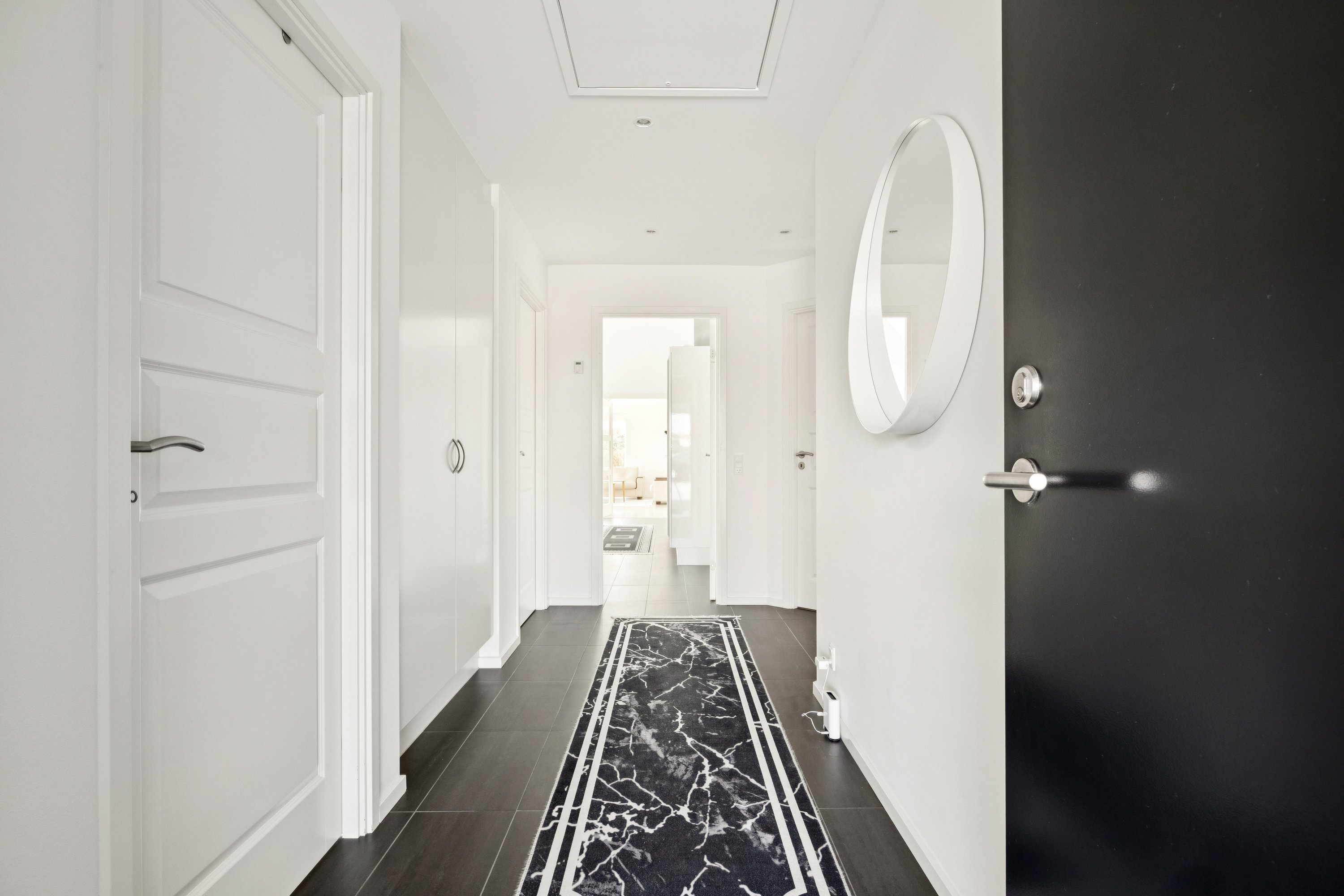 Fremhævet gang billede i fuldskærmstilstand. Billede af Skovbo Alle 63, 2670 Greve