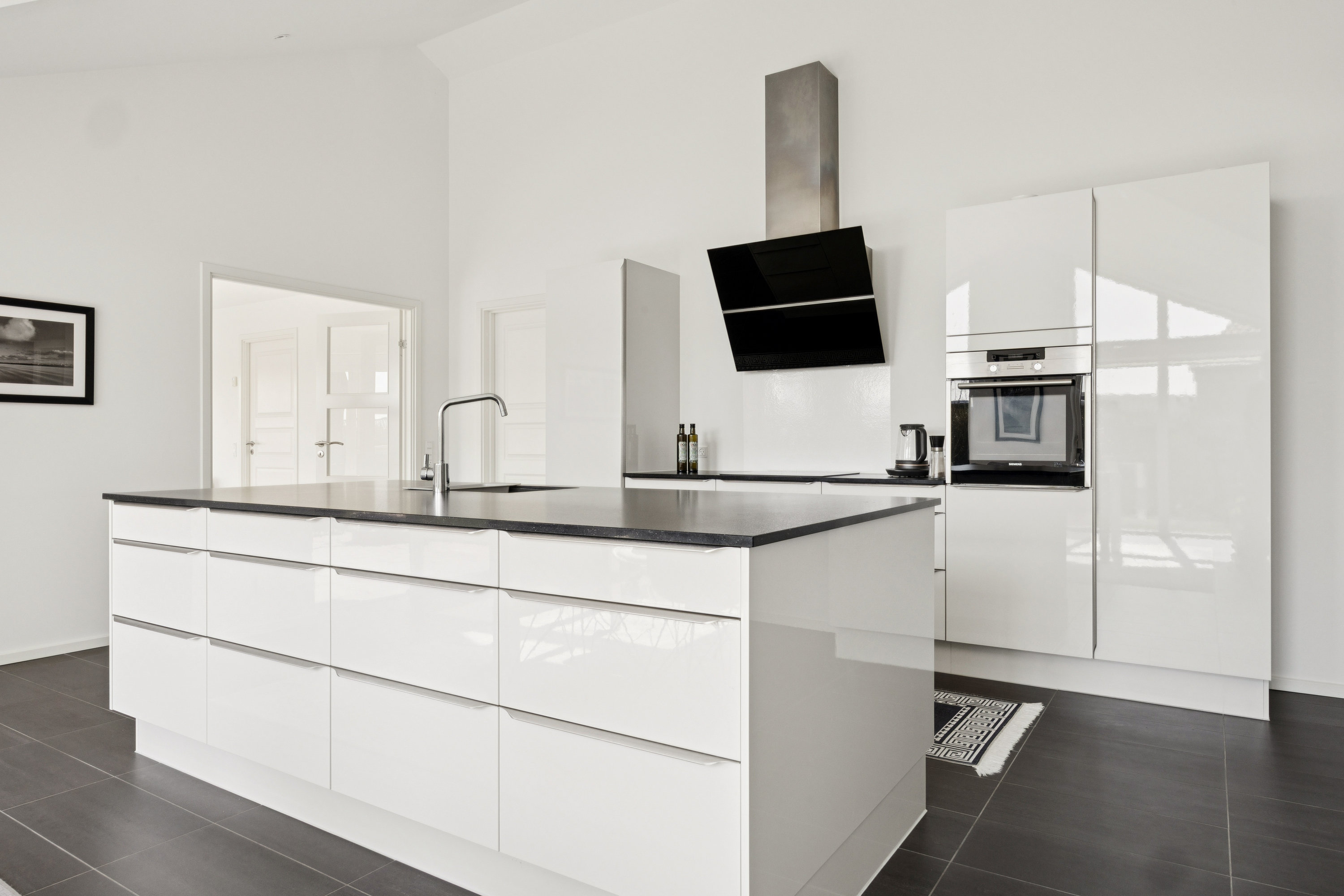 Fremhævet køkken/alrum billede i fuldskærmstilstand. Billede af Skovbo Alle 63, 2670 Greve