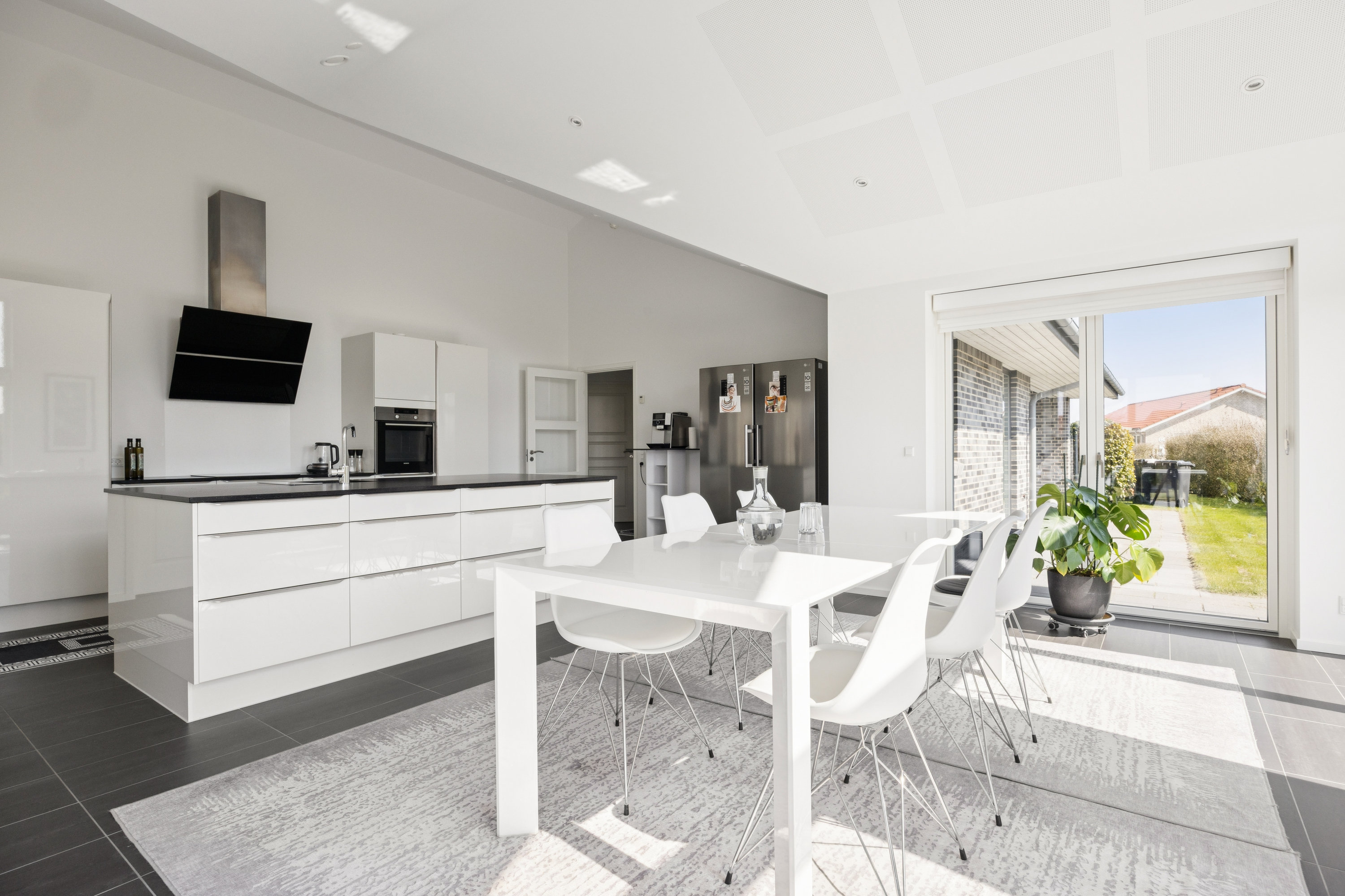 Fremhævet køkken/alrum billede i fuldskærmstilstand. Billede af Skovbo Alle 63, 2670 Greve