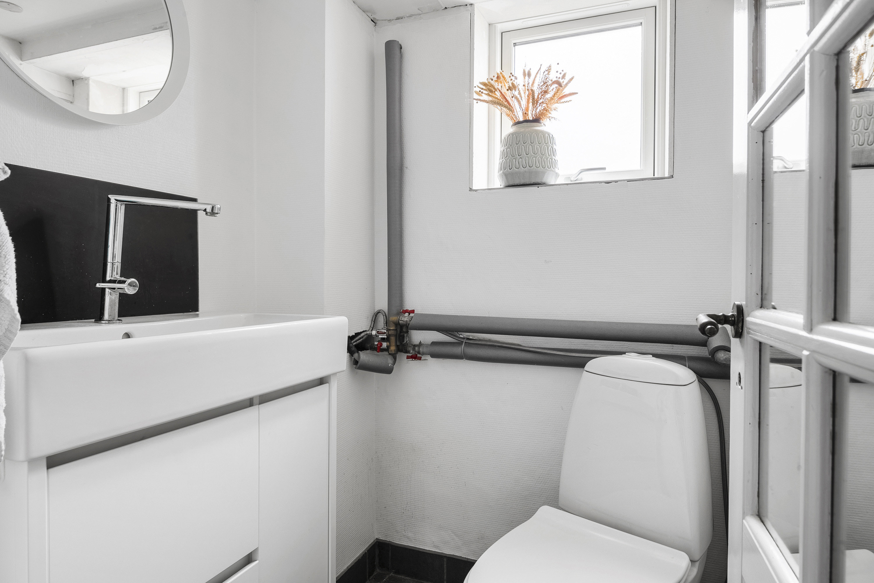 Fremhævet toilet billede i fuldskærmstilstand. Billede af Rådhusgade 35, 8300 Odder