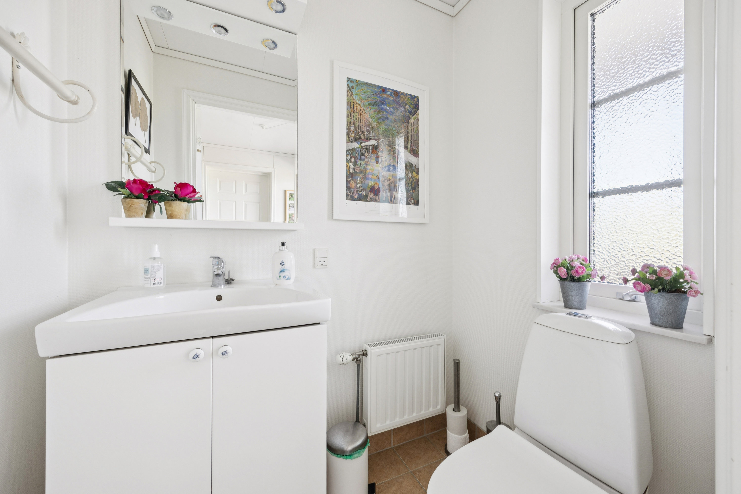 Fremhævet toilet billede i fuldskærmstilstand. Billede af Maglebyvej 23, Magleby, 4672 Klippinge