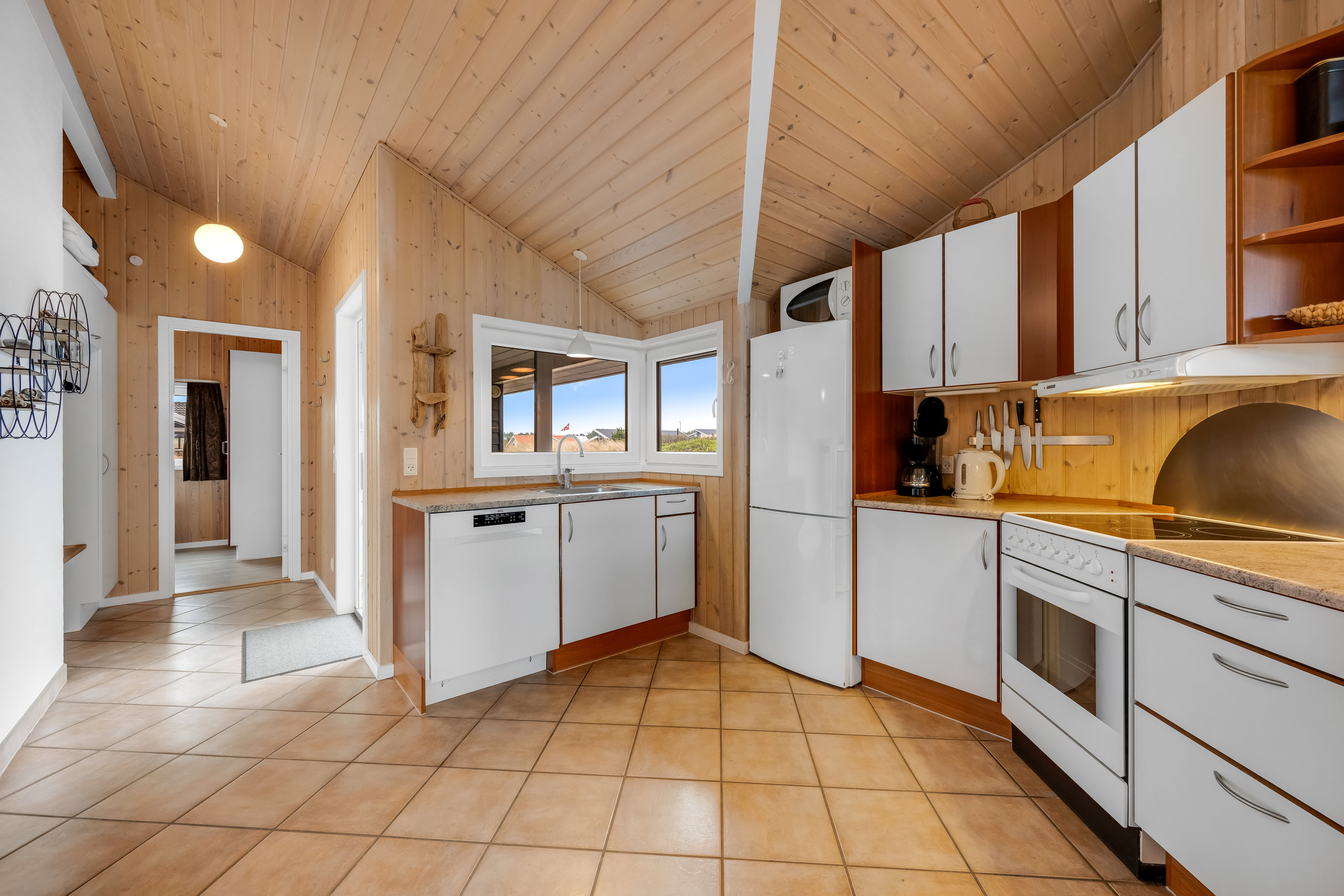 Fremhævet køkken billede i fuldskærmstilstand. Billede af Bjerregårdsvej 314, Bjerregaard, 6960 Hvide Sande