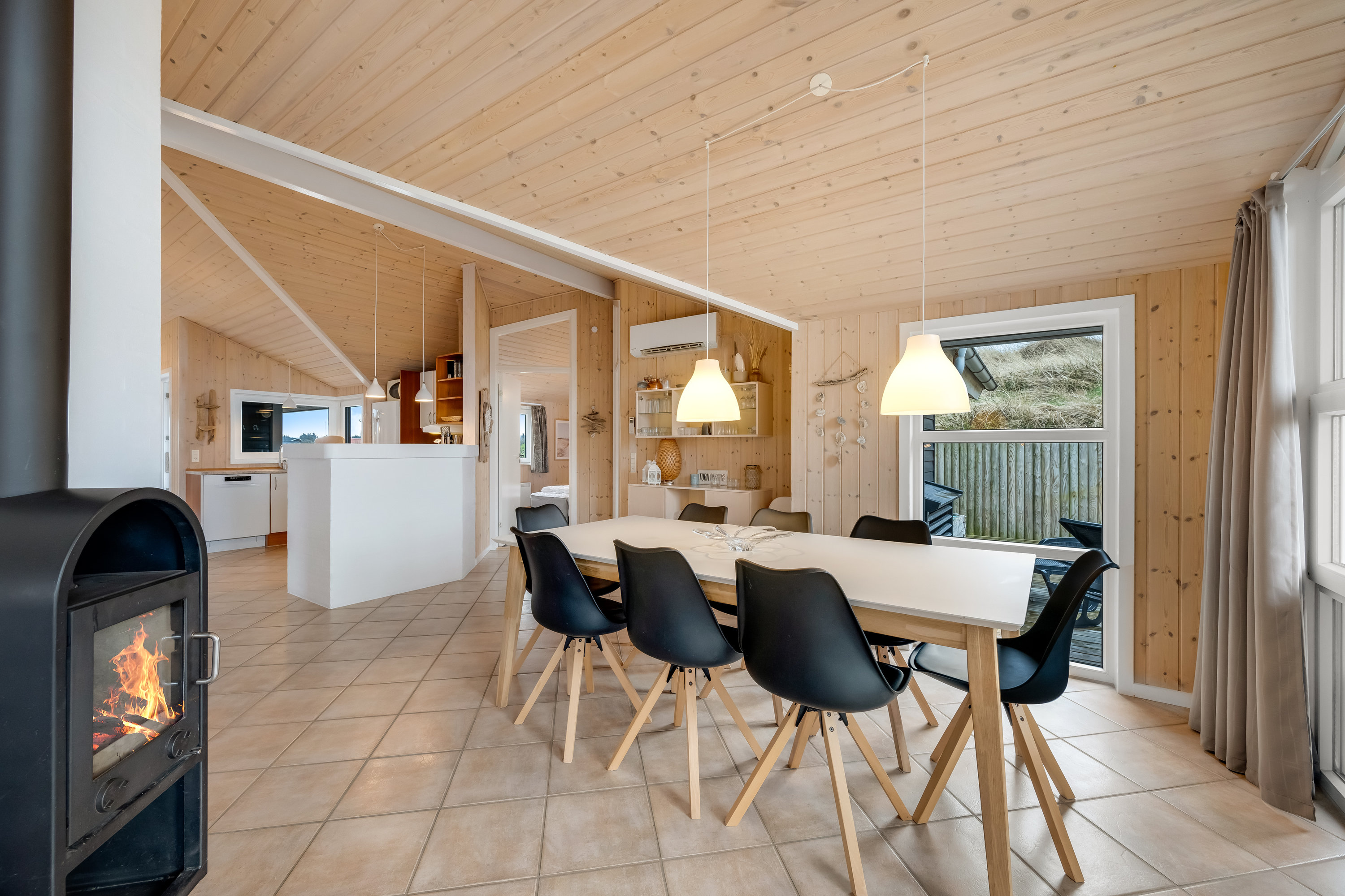 Fremhævet stue billede i fuldskærmstilstand. Billede af Bjerregårdsvej 314, Bjerregaard, 6960 Hvide Sande