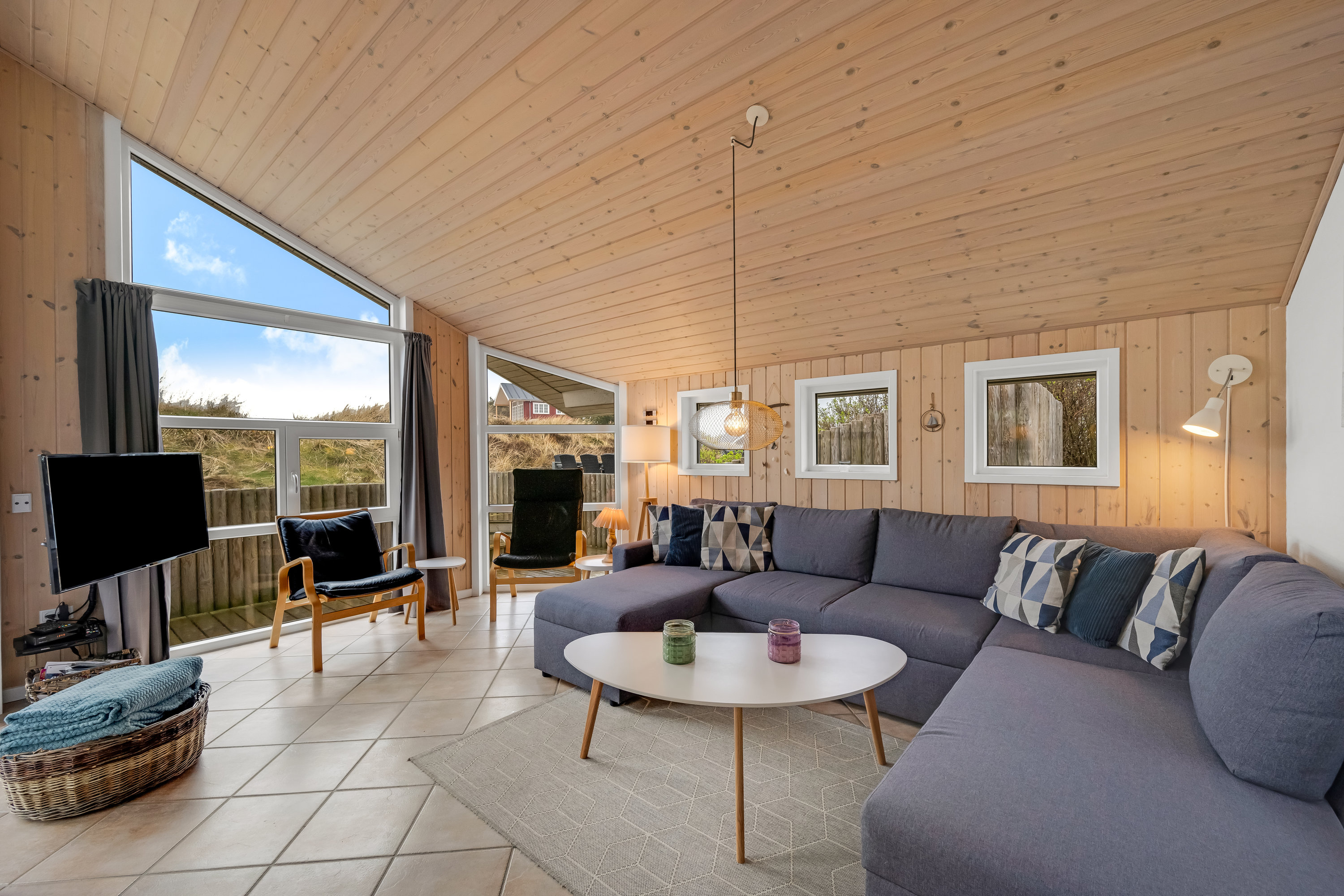 Fremhævet stue billede i fuldskærmstilstand. Billede af Bjerregårdsvej 314, Bjerregaard, 6960 Hvide Sande