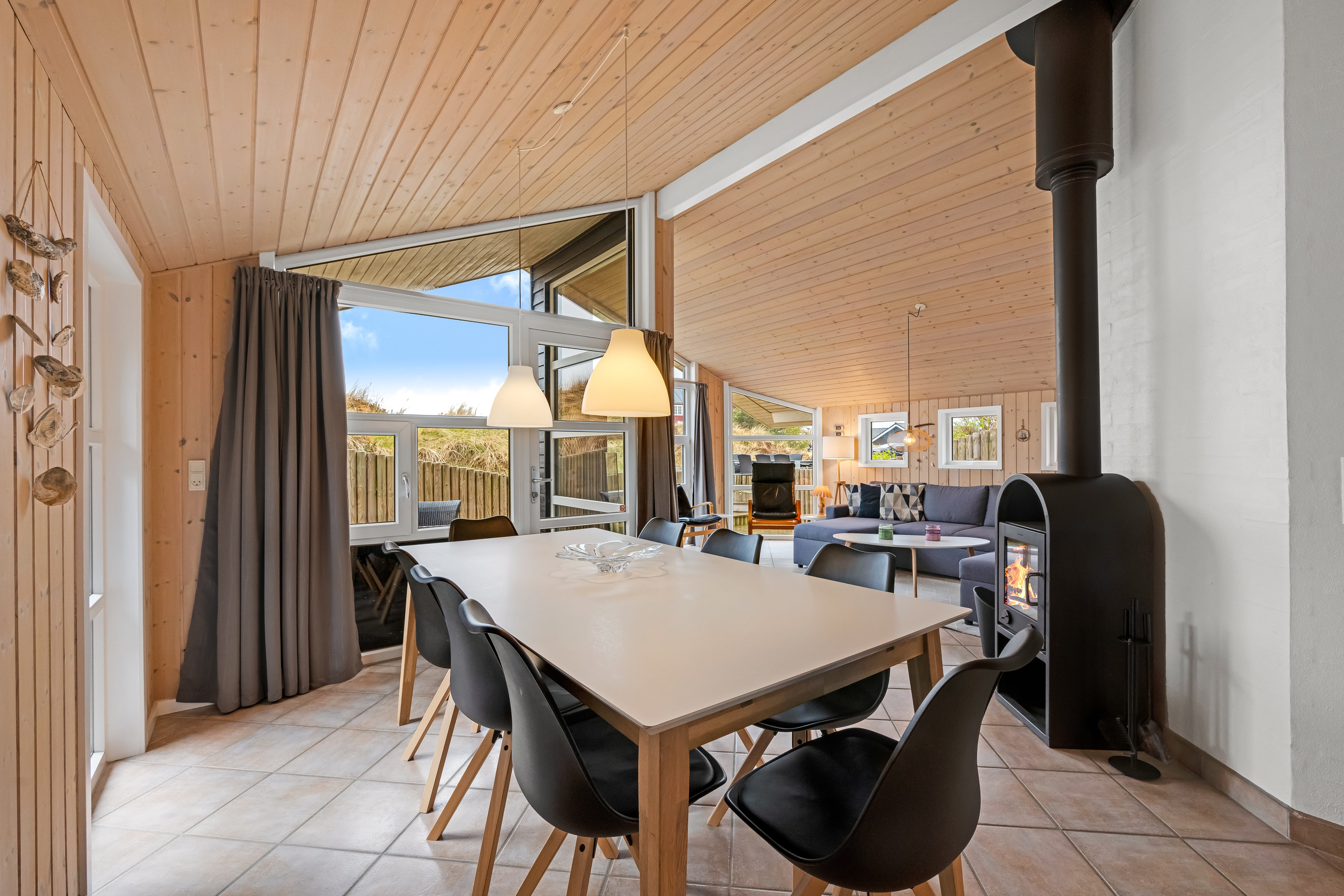 Fremhævet stue billede i fuldskærmstilstand. Billede af Bjerregårdsvej 314, Bjerregaard, 6960 Hvide Sande