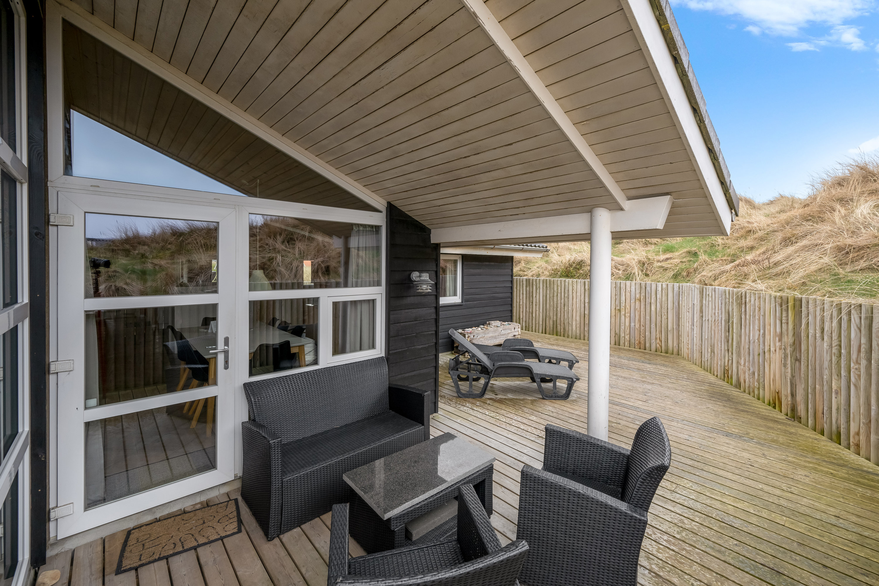 Fremhævet terrasse billede i fuldskærmstilstand. Billede af Bjerregårdsvej 314, Bjerregaard, 6960 Hvide Sande