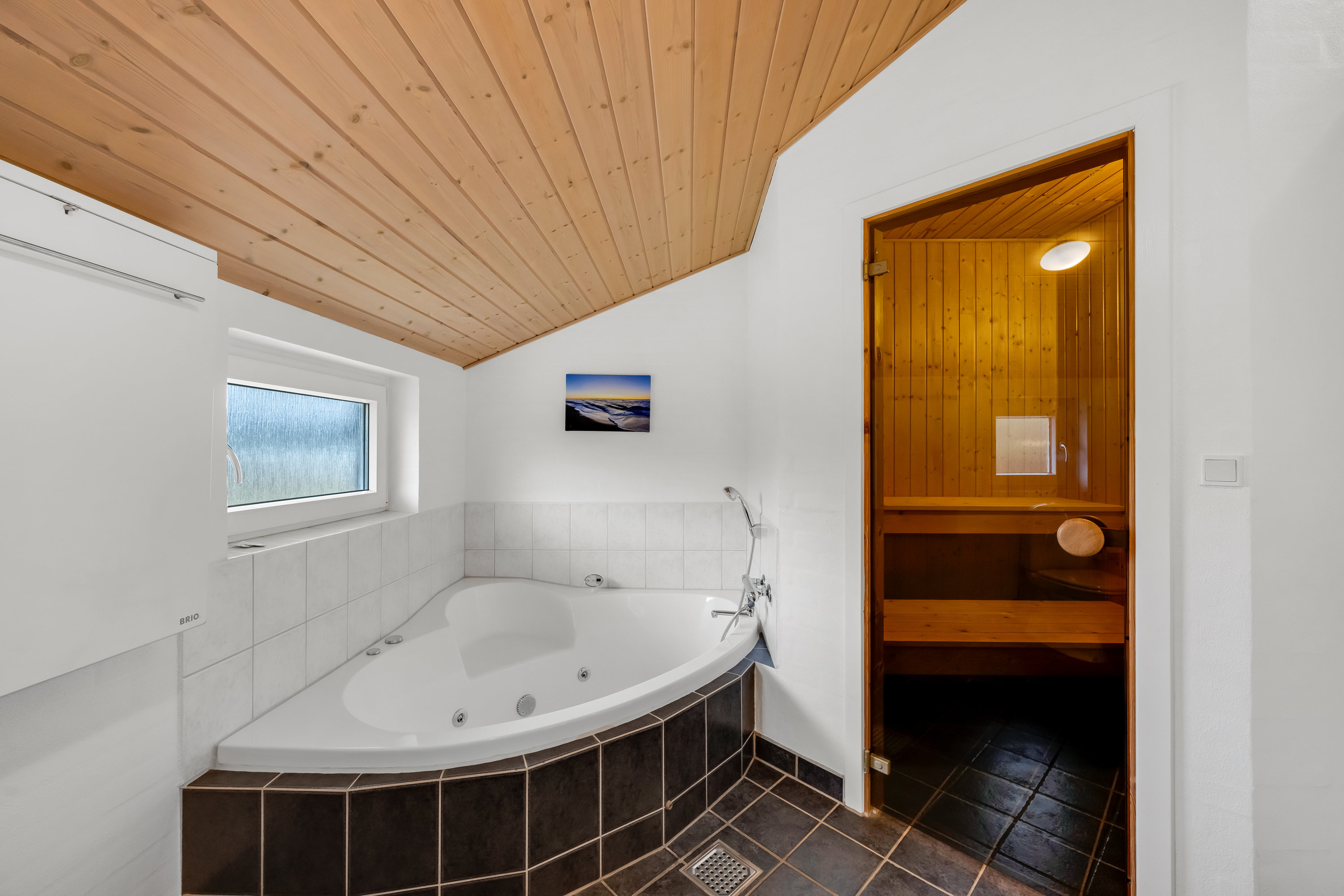 Fremhævet badeværelse billede i fuldskærmstilstand. Billede af Bjerregårdsvej 314, Bjerregaard, 6960 Hvide Sande