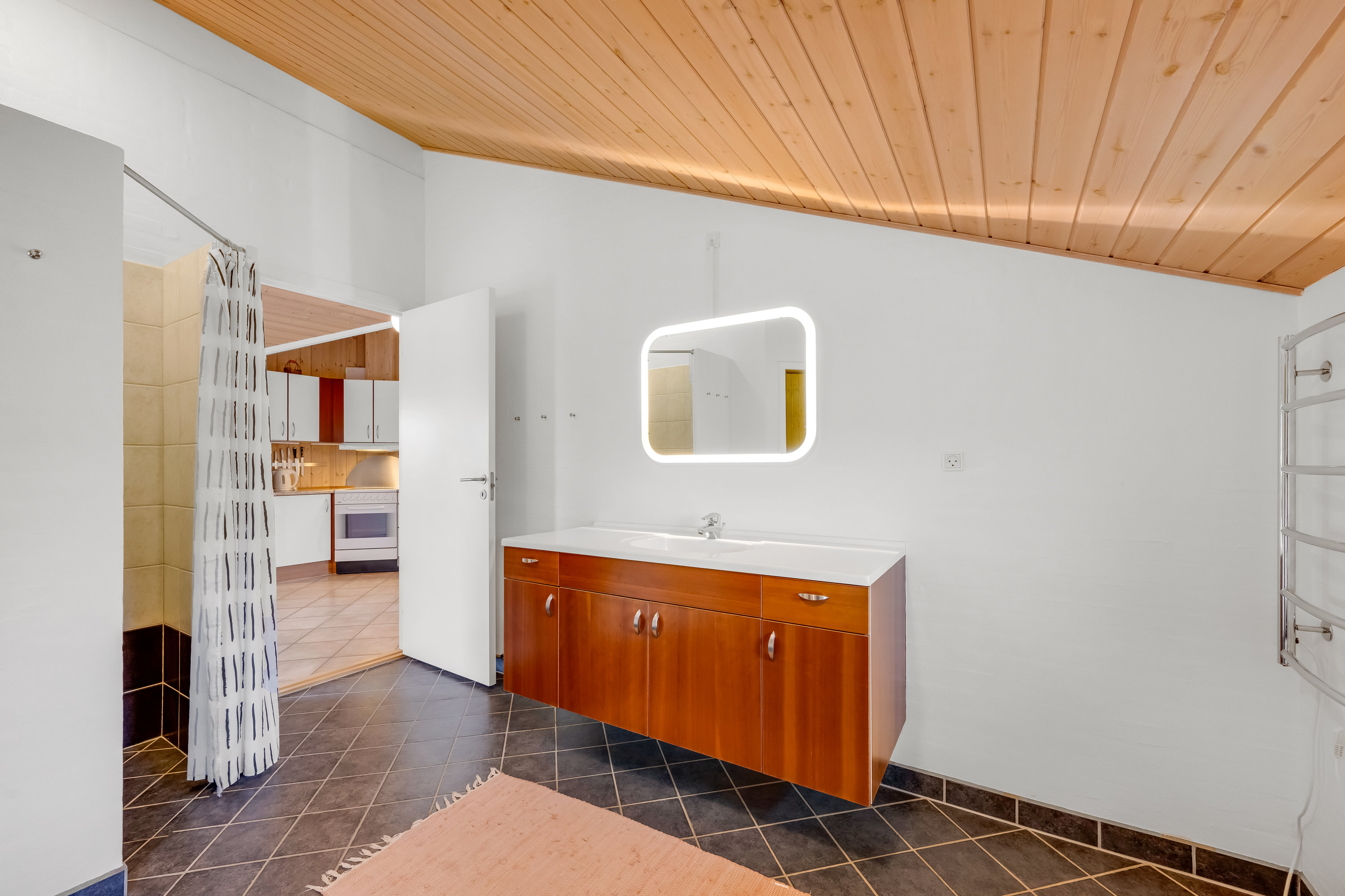 Fremhævet badeværelse billede i fuldskærmstilstand. Billede af Bjerregårdsvej 314, Bjerregaard, 6960 Hvide Sande