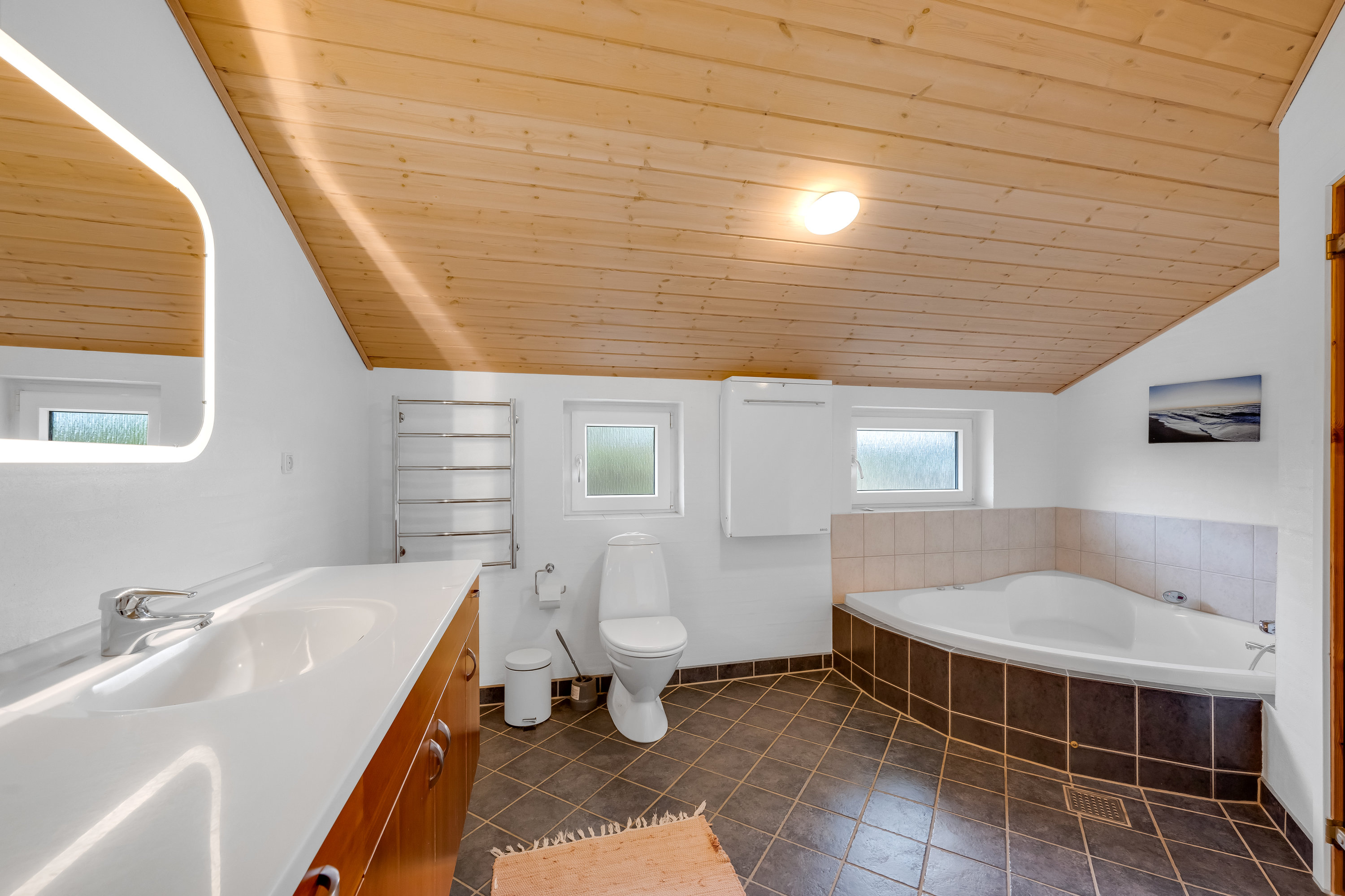 Fremhævet badeværelse billede i fuldskærmstilstand. Billede af Bjerregårdsvej 314, Bjerregaard, 6960 Hvide Sande