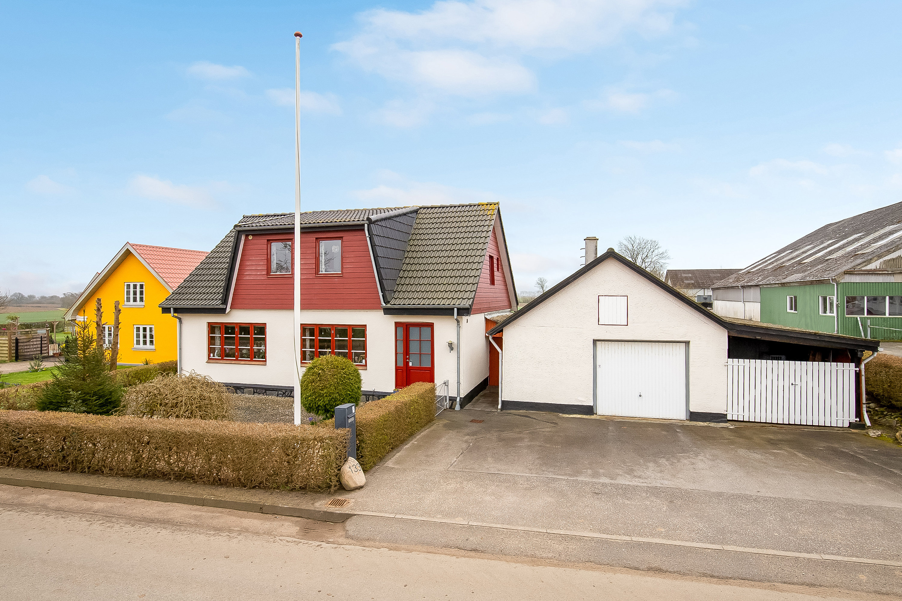 Fremhævet mastefoto billede i fuldskærmstilstand. Billede af Tiufkærvej 133, Tiufkær, 7000 Fredericia