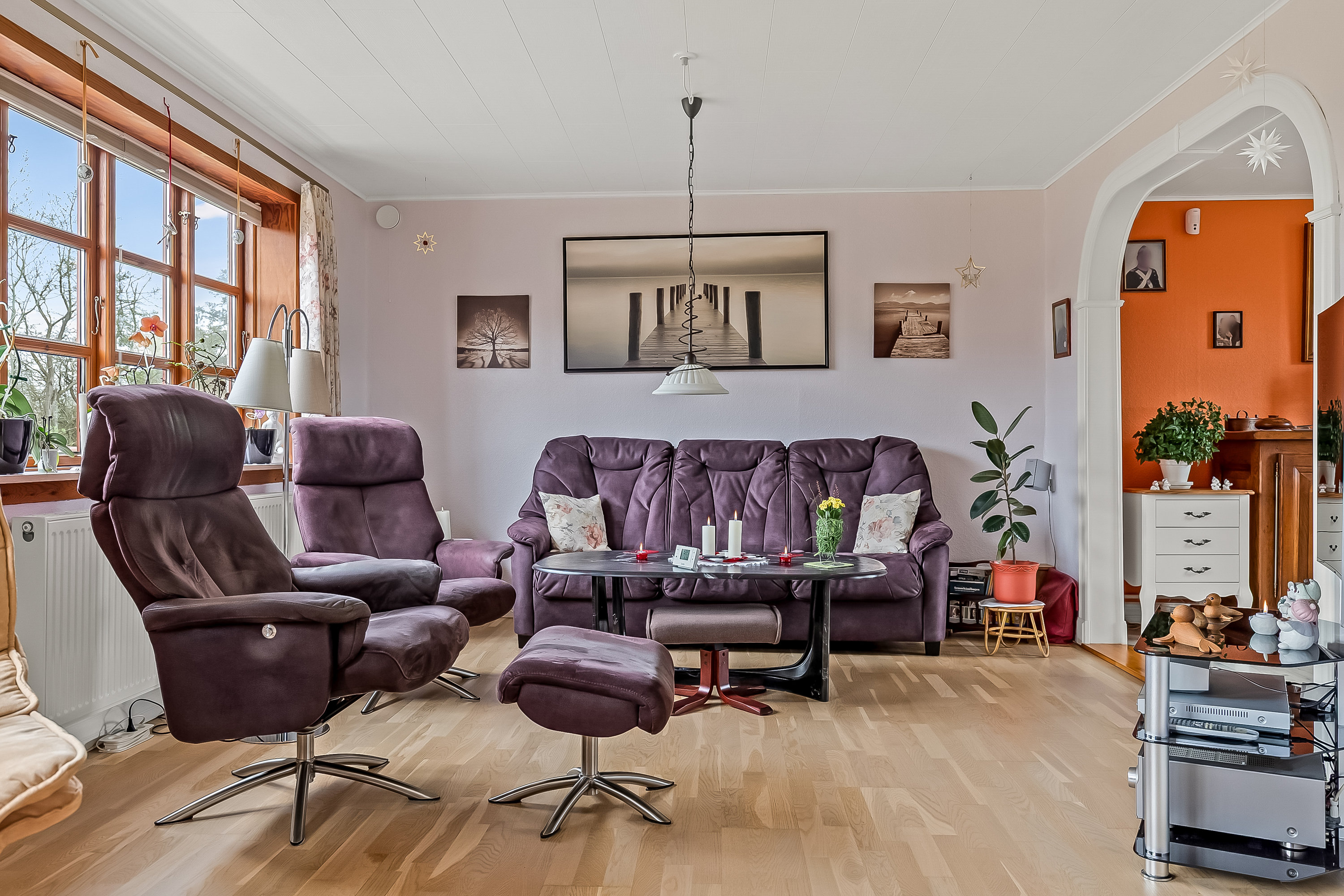 Fremhævet stue billede i fuldskærmstilstand. Billede af Tiufkærvej 133, Tiufkær, 7000 Fredericia