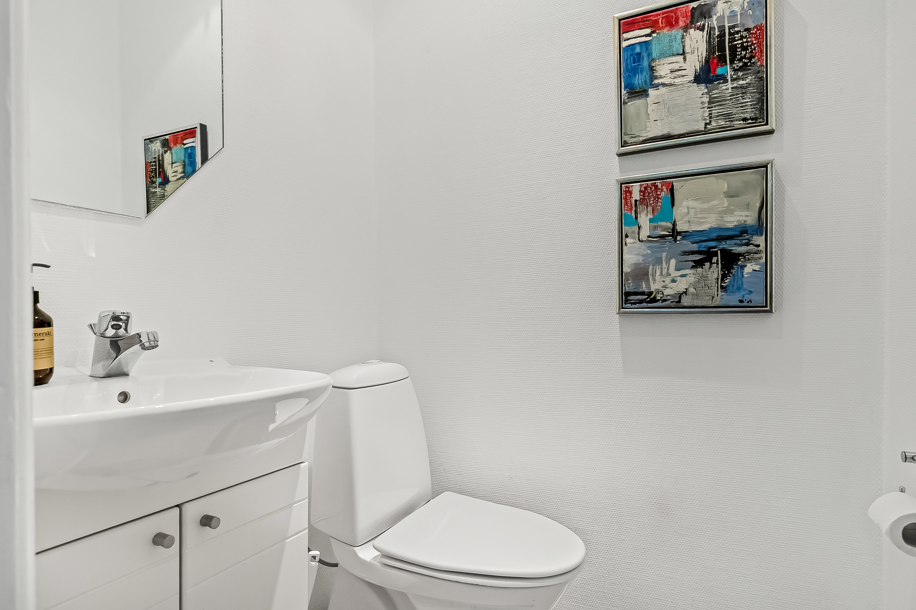 Fremhævet gæstetoilet billede i fuldskærmstilstand. Billede af Stationsvej 44, Brejning, 7080 Børkop