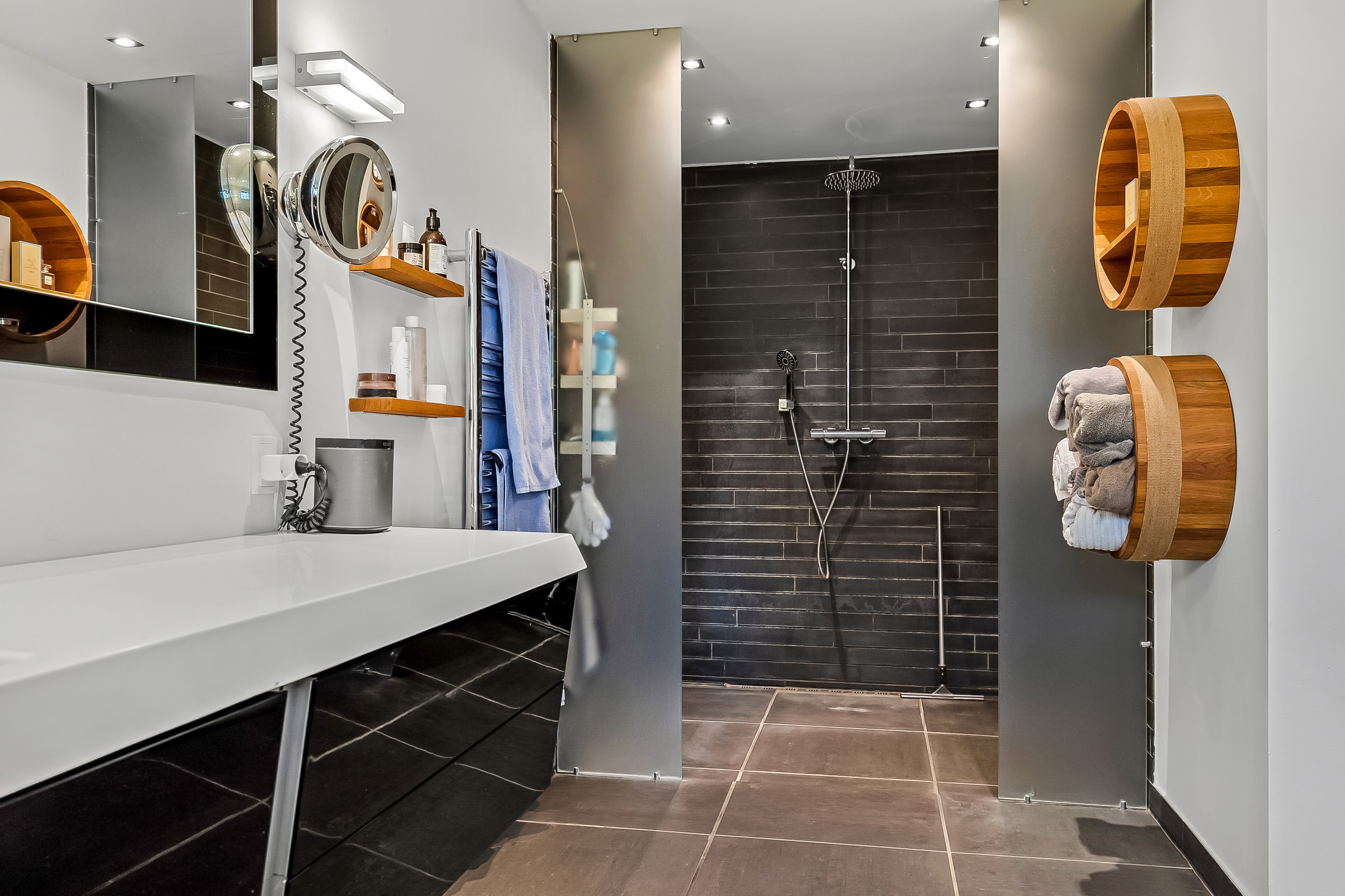 Fremhævet badeværelse billede i fuldskærmstilstand. Billede af Stationsvej 44, Brejning, 7080 Børkop