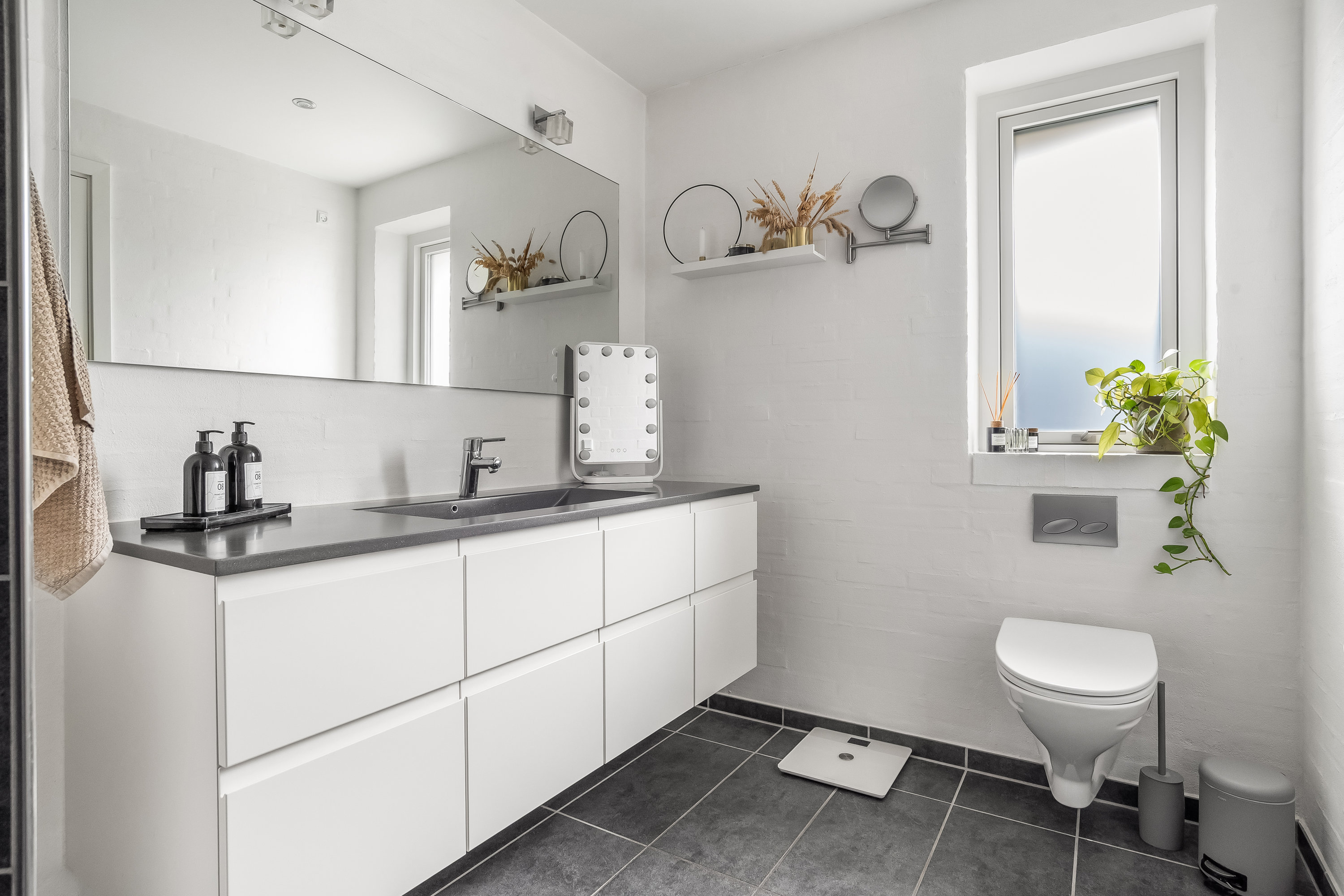 Fremhævet badeværelse billede i fuldskærmstilstand. Billede af Kusken 58, Mejrup, 7500 Holstebro