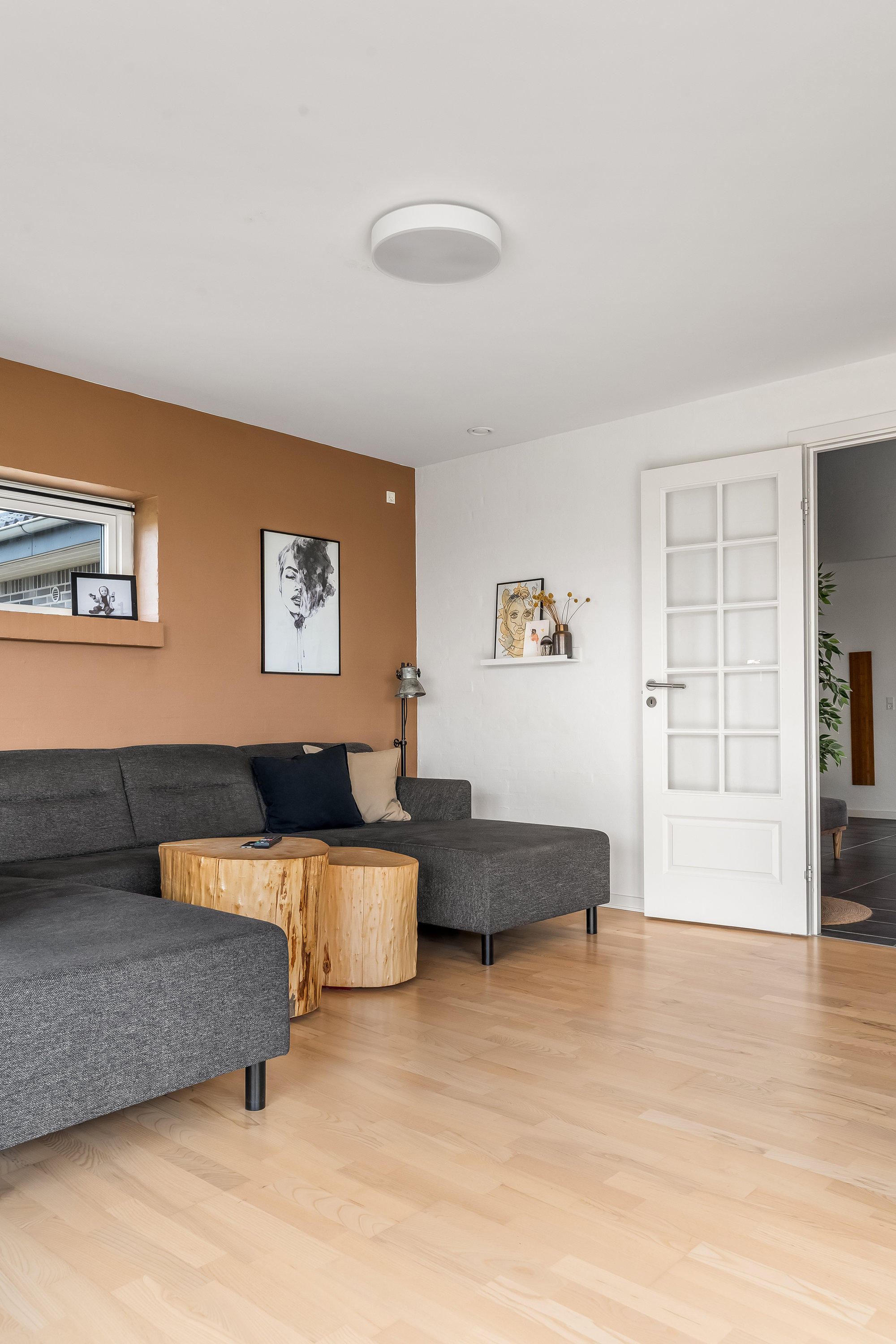 Fremhævet stue billede i fuldskærmstilstand. Billede af Kusken 58, Mejrup, 7500 Holstebro