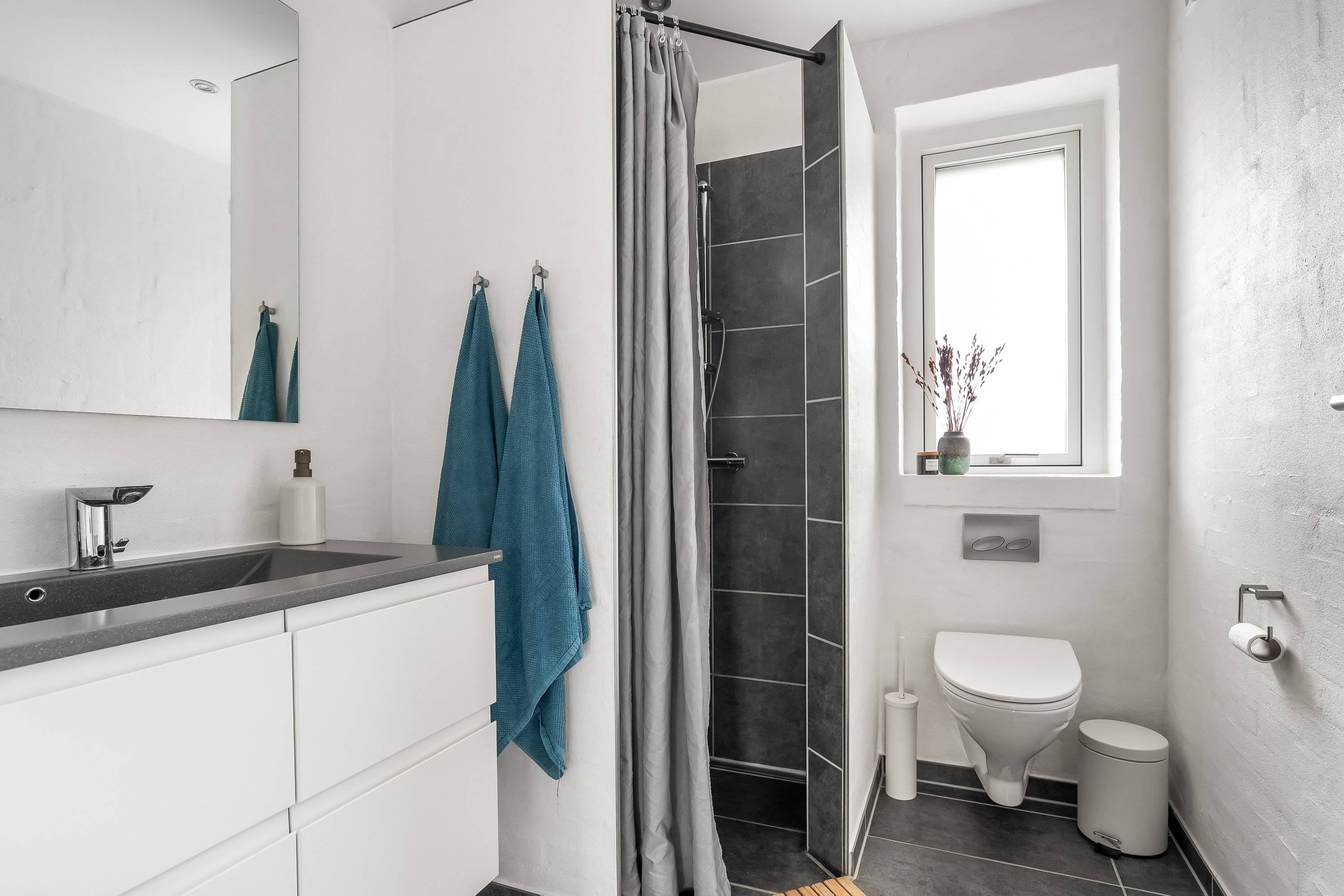 Fremhævet badeværelse billede i fuldskærmstilstand. Billede af Kusken 58, Mejrup, 7500 Holstebro