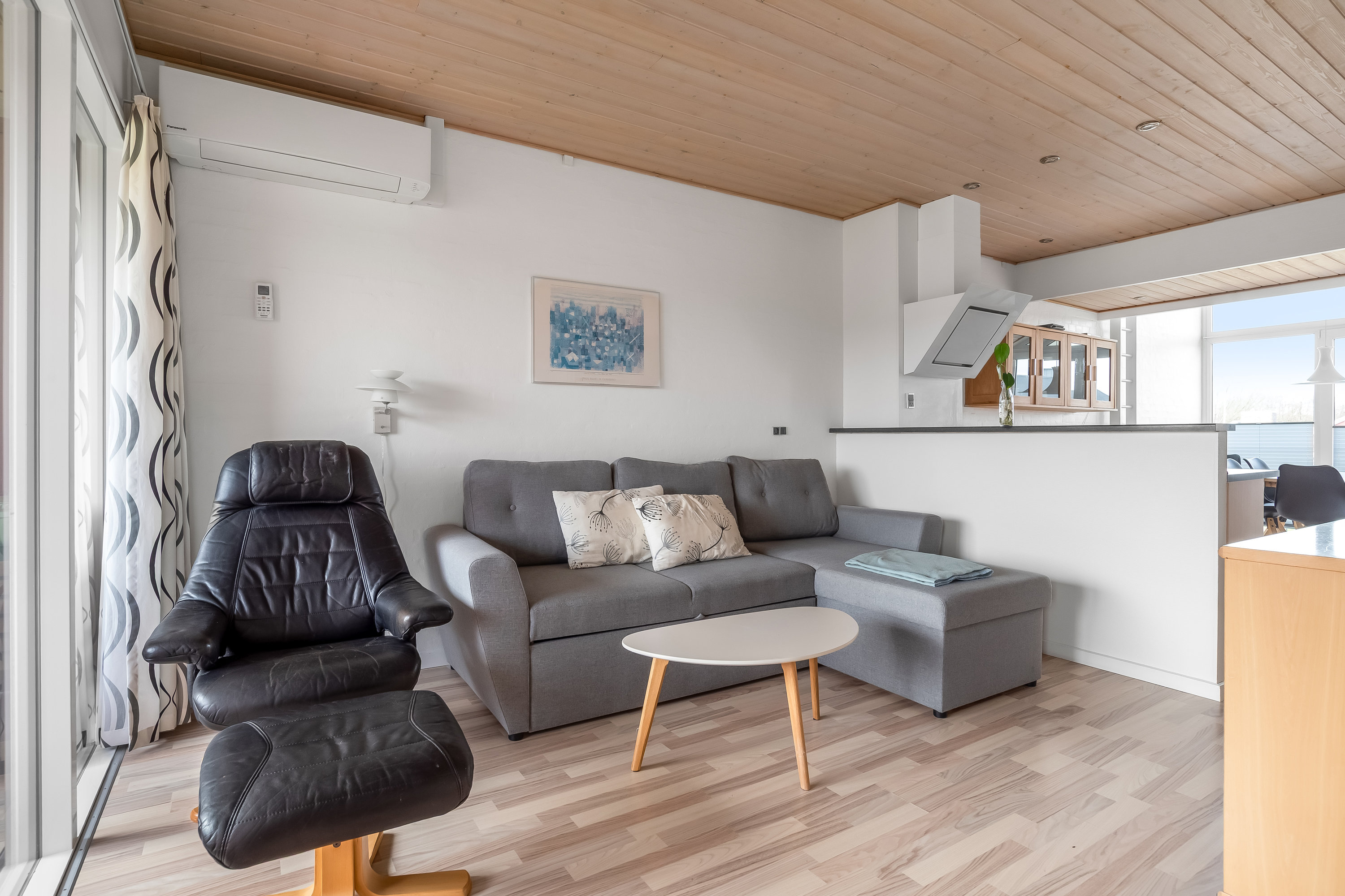 Fremhævet stue billede i fuldskærmstilstand. Billede af Vinkelhagevej 76, Heldum, 7620 Lemvig