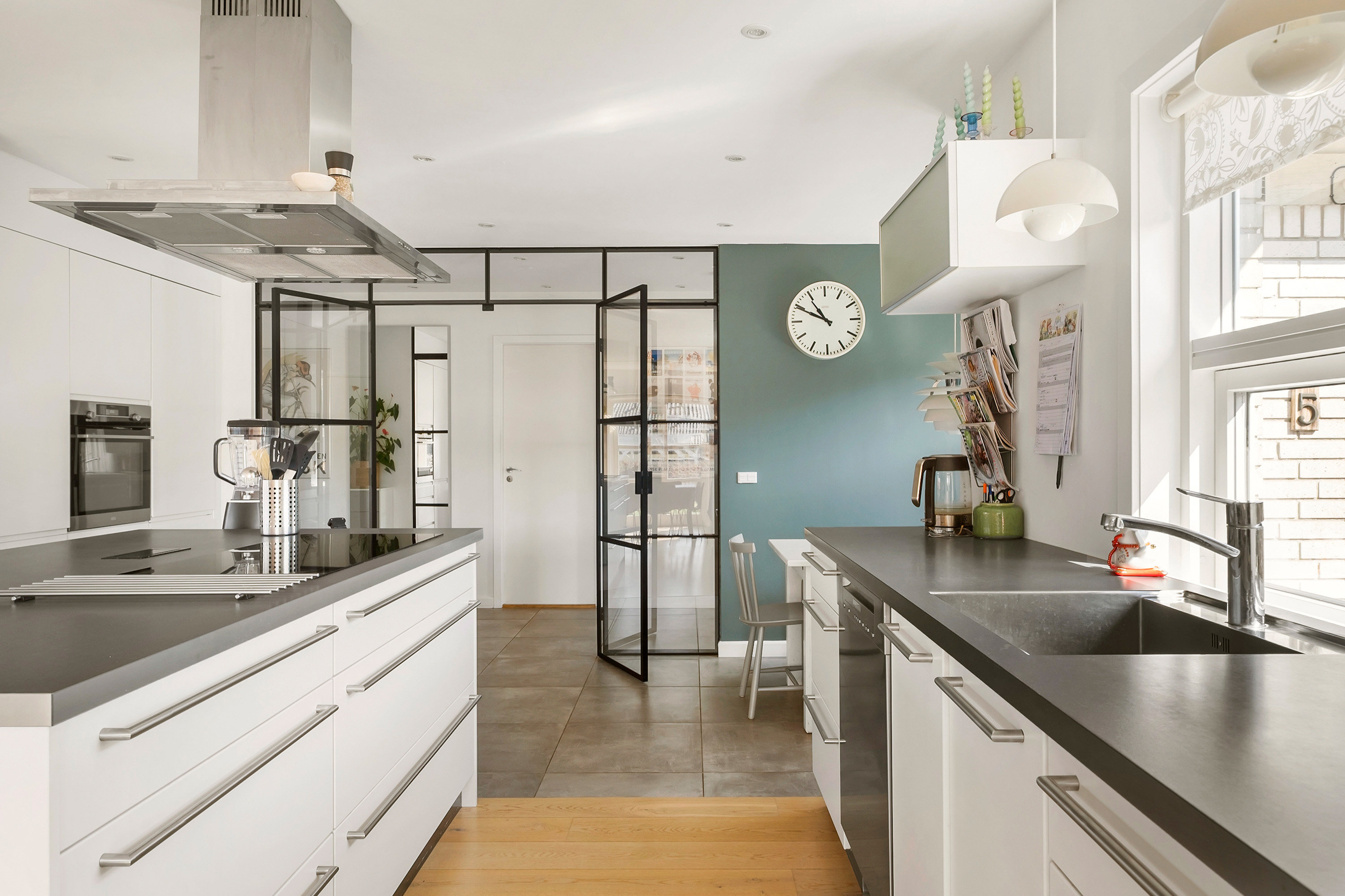 Fremhævet køkken billede i fuldskærmstilstand. Billede af Delfinvej 5, 3450 Allerød