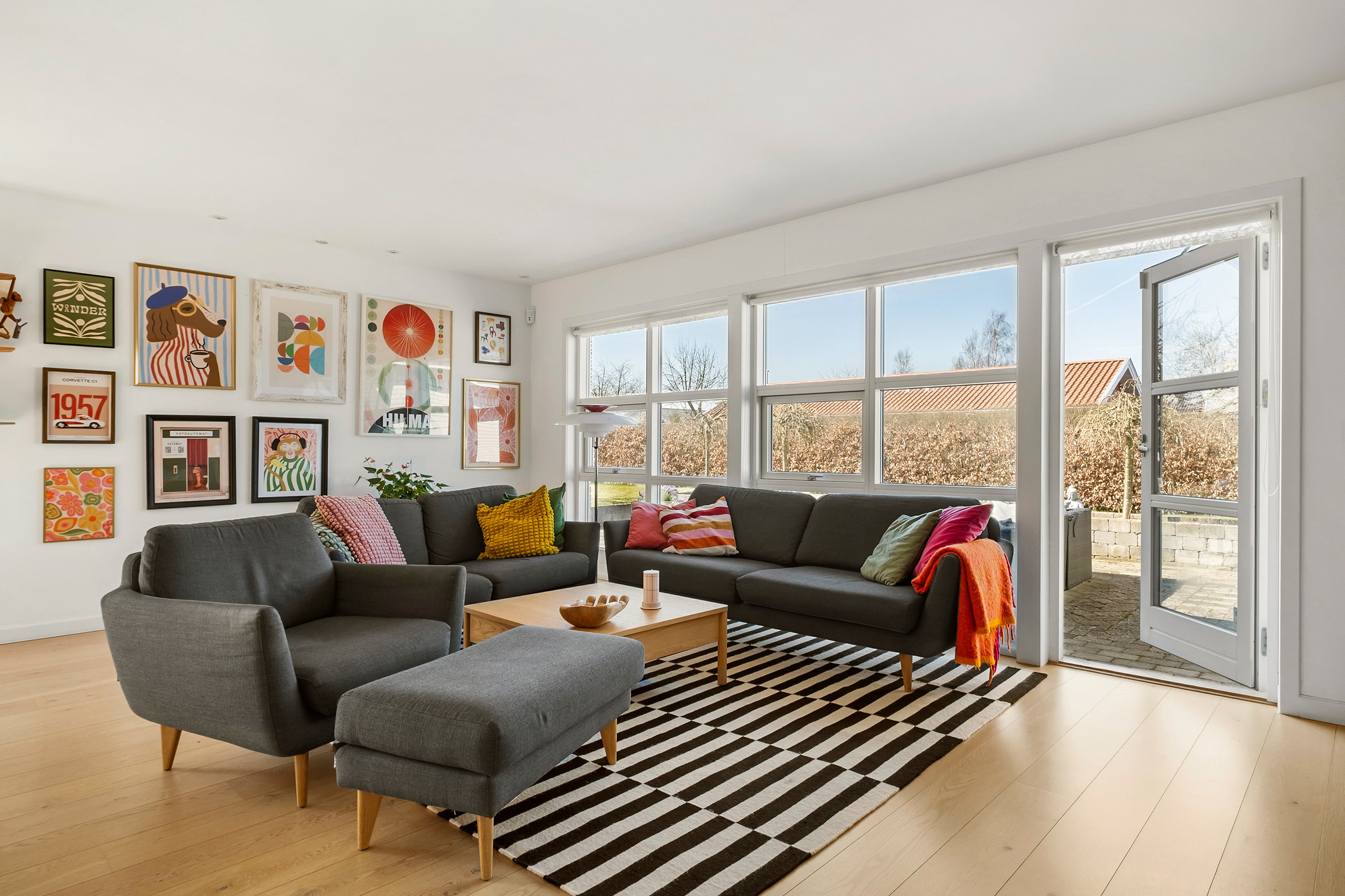 Fremhævet stue billede i fuldskærmstilstand. Billede af Delfinvej 5, 3450 Allerød