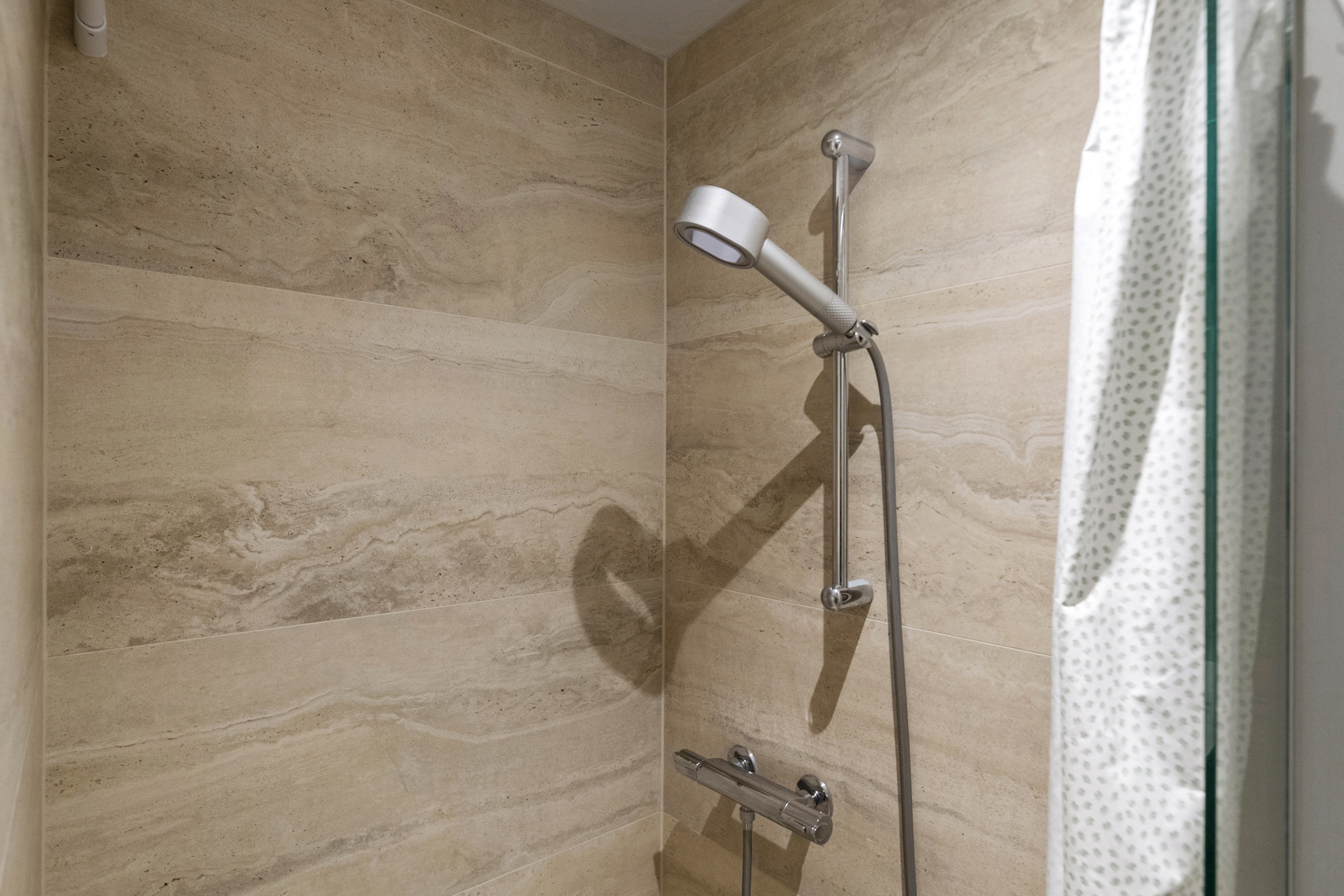 Fremhævet badeværelse billede i fuldskærmstilstand. Billede af Edouard Suensons Gade 10, 1. 2., Trøjborg, 8200 Aarhus N