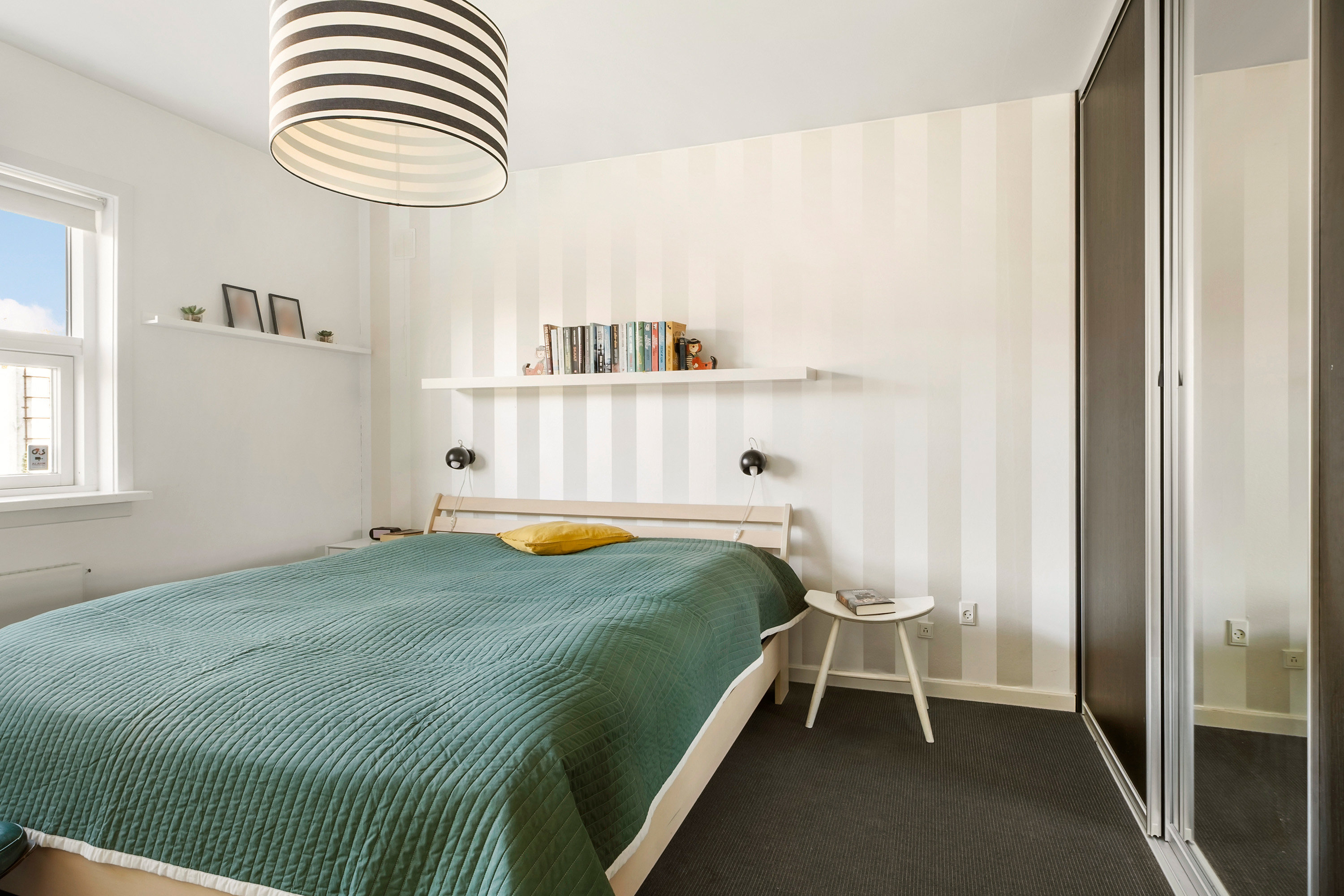 Fremhævet soveværelse billede i fuldskærmstilstand. Billede af Delfinvej 5, 3450 Allerød