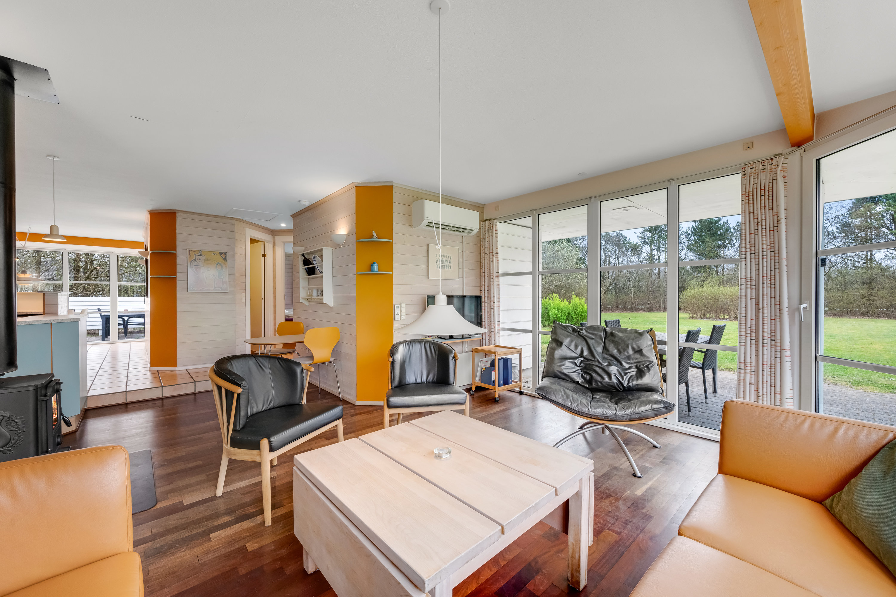 Fremhævet stue billede i fuldskærmstilstand. Billede af Skovvang 26, Lønne, 6830 Nørre Nebel