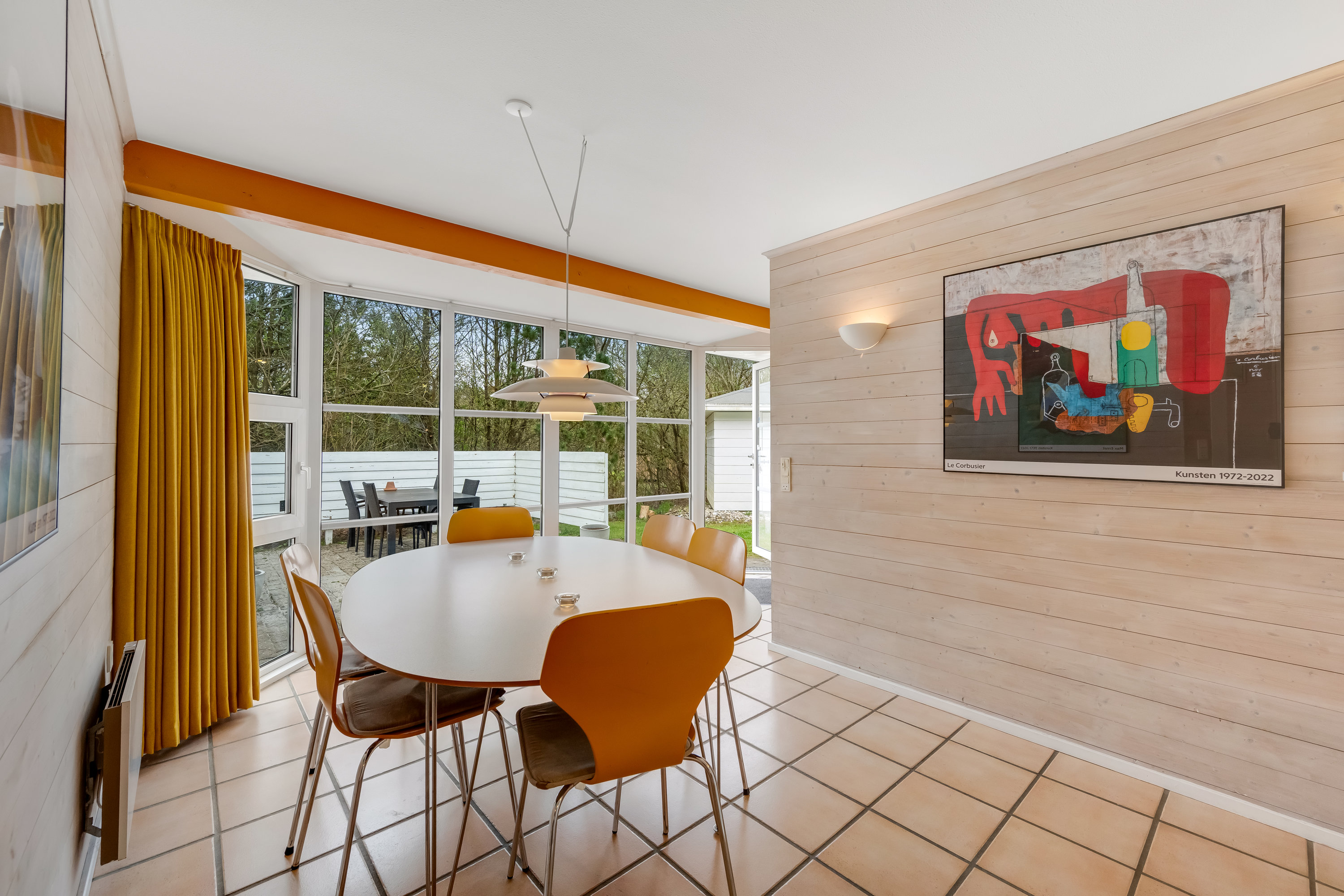 Fremhævet stue billede i fuldskærmstilstand. Billede af Skovvang 26, Lønne, 6830 Nørre Nebel