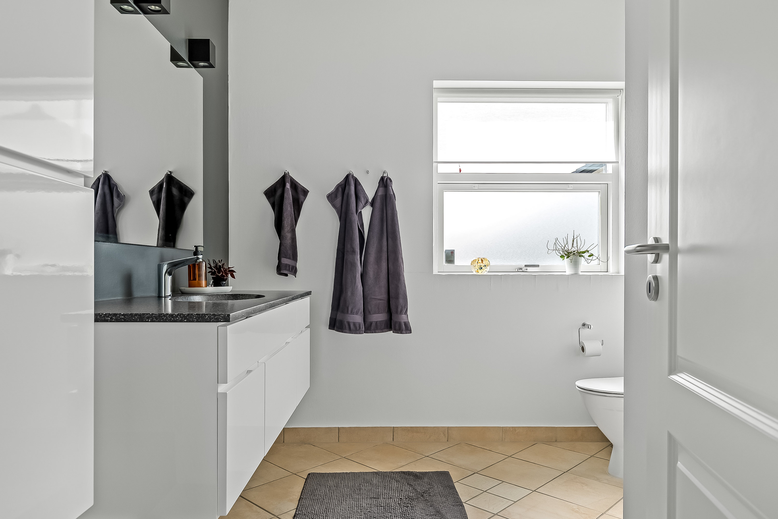 Fremhævet badeværelse billede i fuldskærmstilstand. Billede af Skullebjerg Allé 27, Østerby, 7000 Fredericia