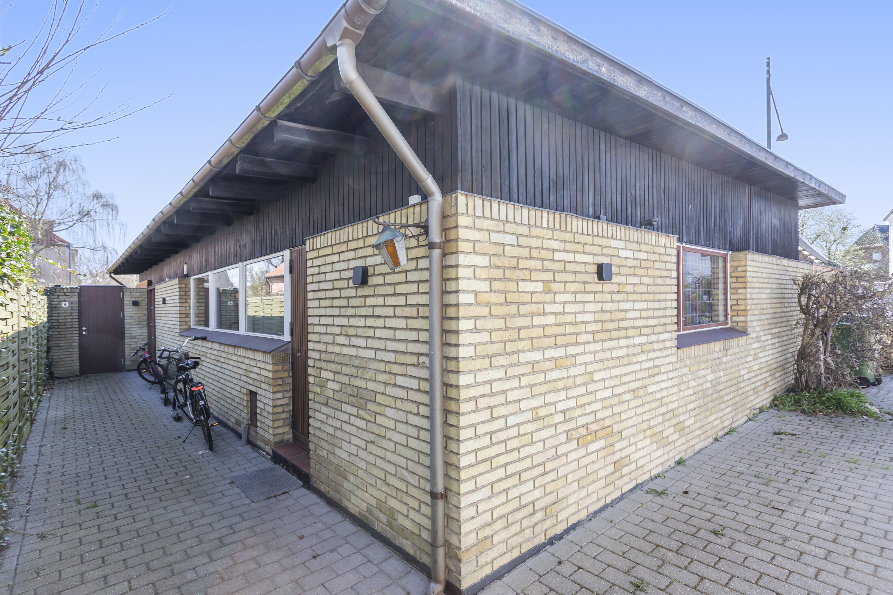 Fremhævet facade billede i fuldskærmstilstand. Billede af Sundbyvestervej 34, 2300 København S