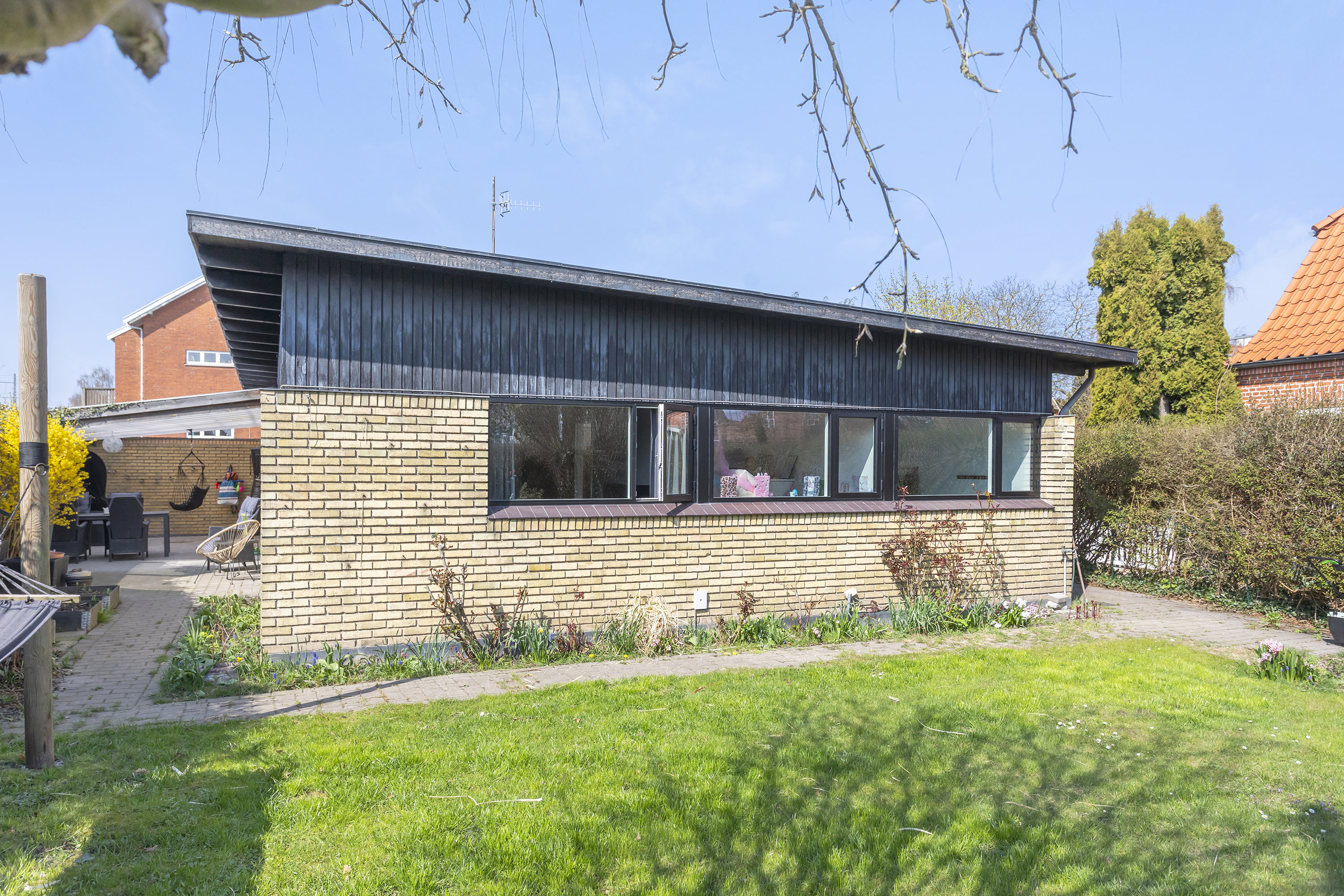 Fremhævet facade billede i fuldskærmstilstand. Billede af Sundbyvestervej 34, 2300 København S