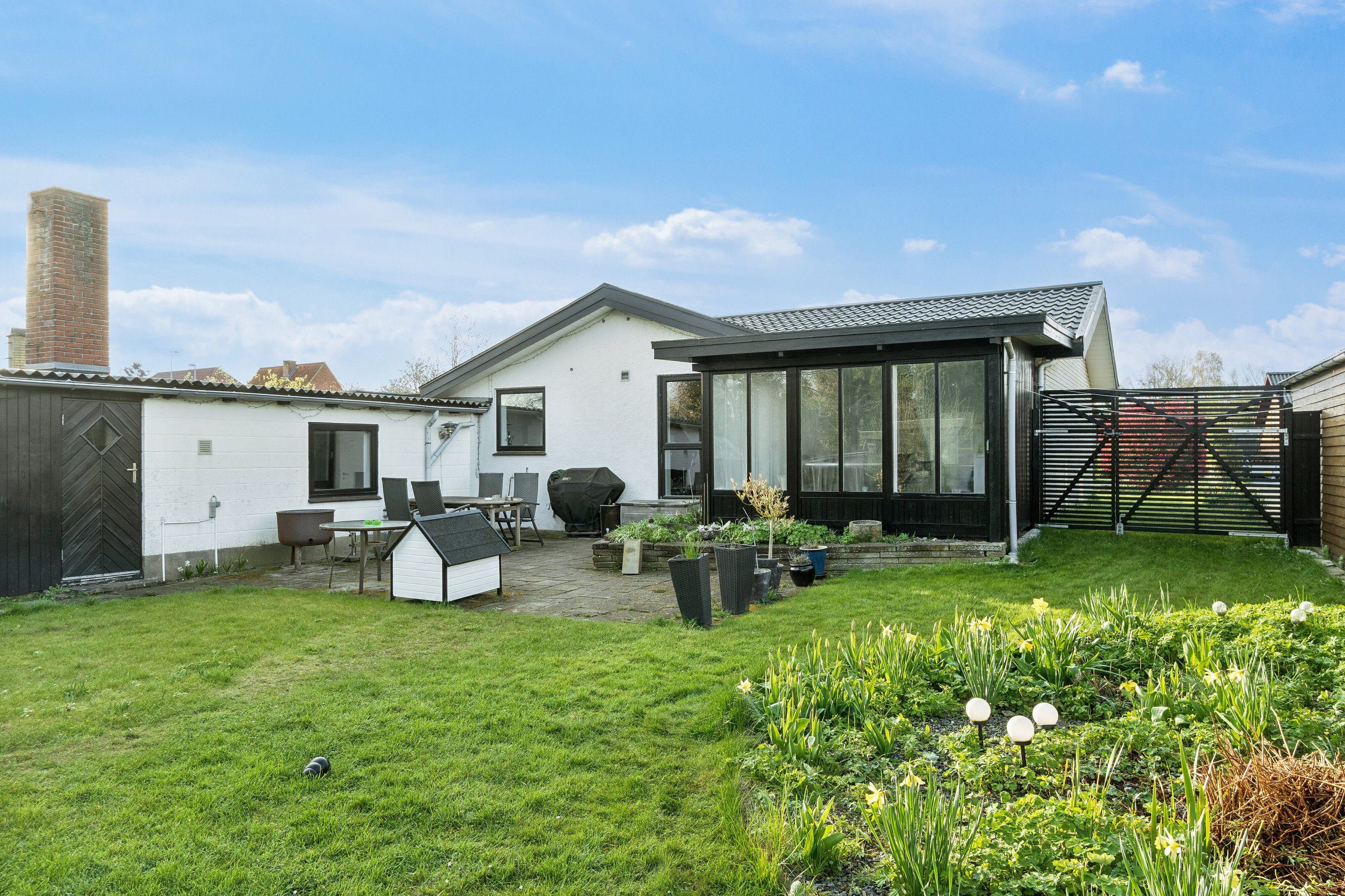 Fremhævet set fra haven billede i fuldskærmstilstand. Billede af Jasminvej 31, 4200 Slagelse