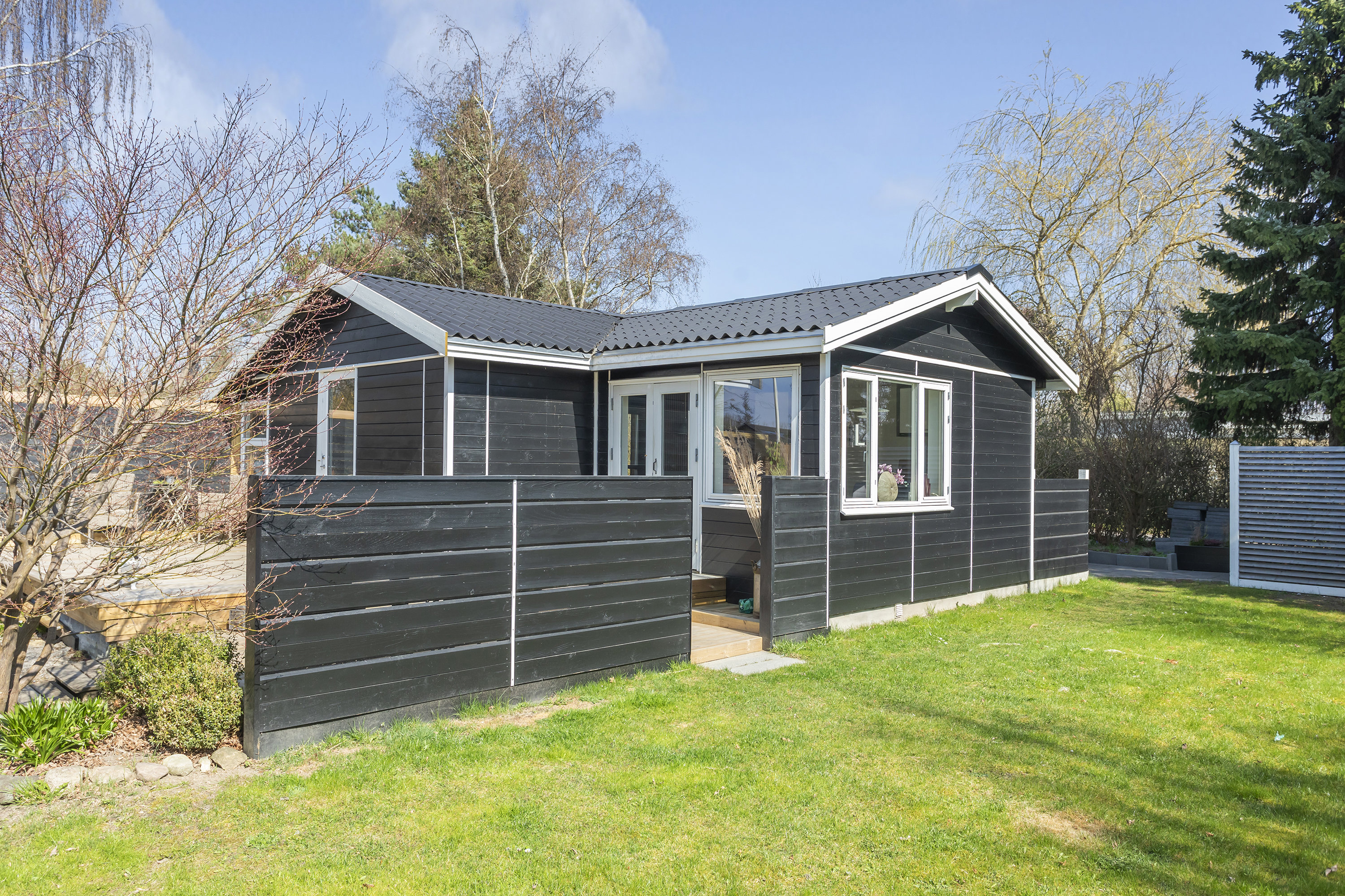 Fremhævet facade billede i fuldskærmstilstand. Billede af Asynjevej 47, 2740 Skovlunde