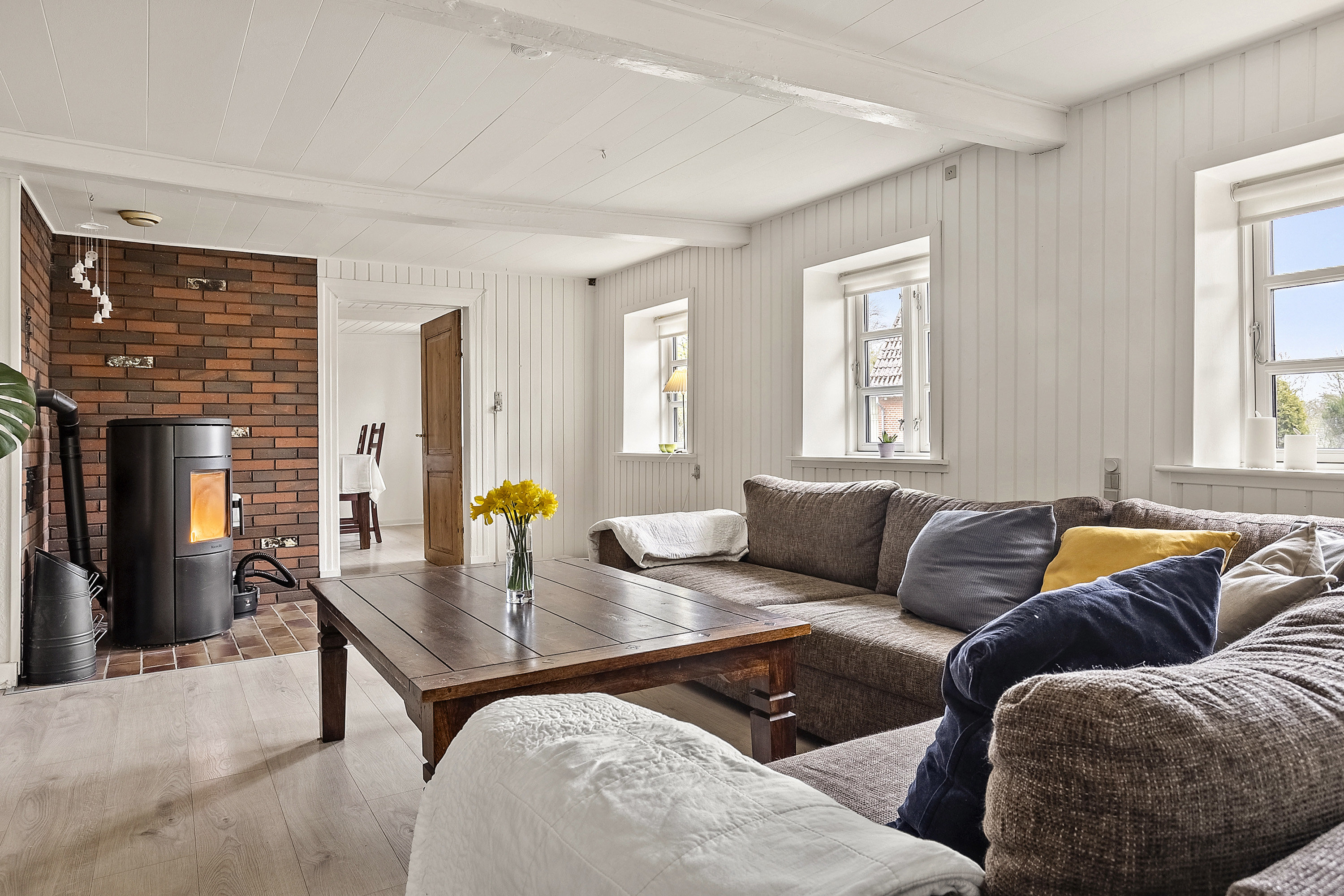 Fremhævet stue billede i fuldskærmstilstand. Billede af Bobølvej 8, 6683 Føvling