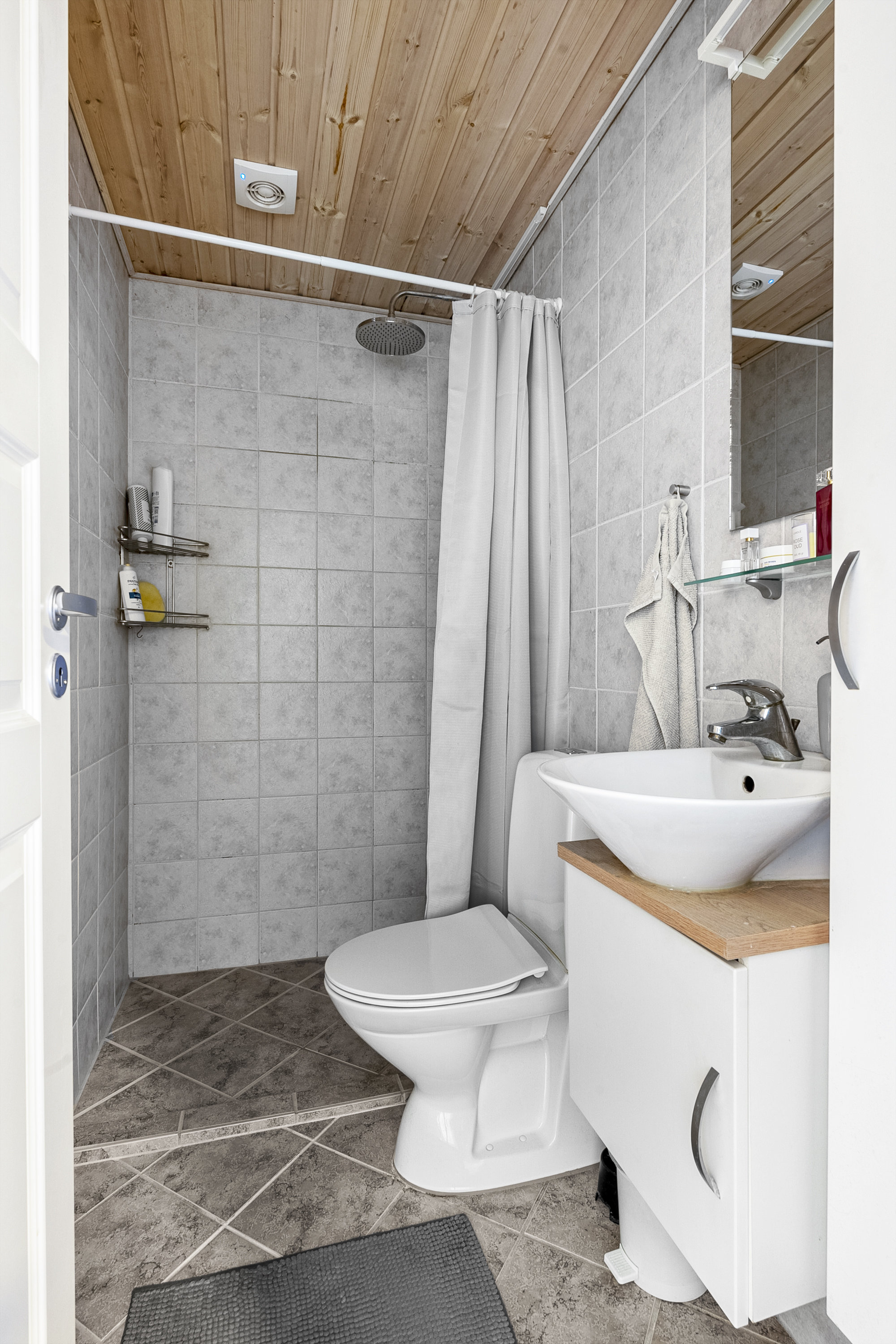 Fremhævet badeværelse billede i fuldskærmstilstand. Billede af Åsumvej 589, 5240 Odense NØ